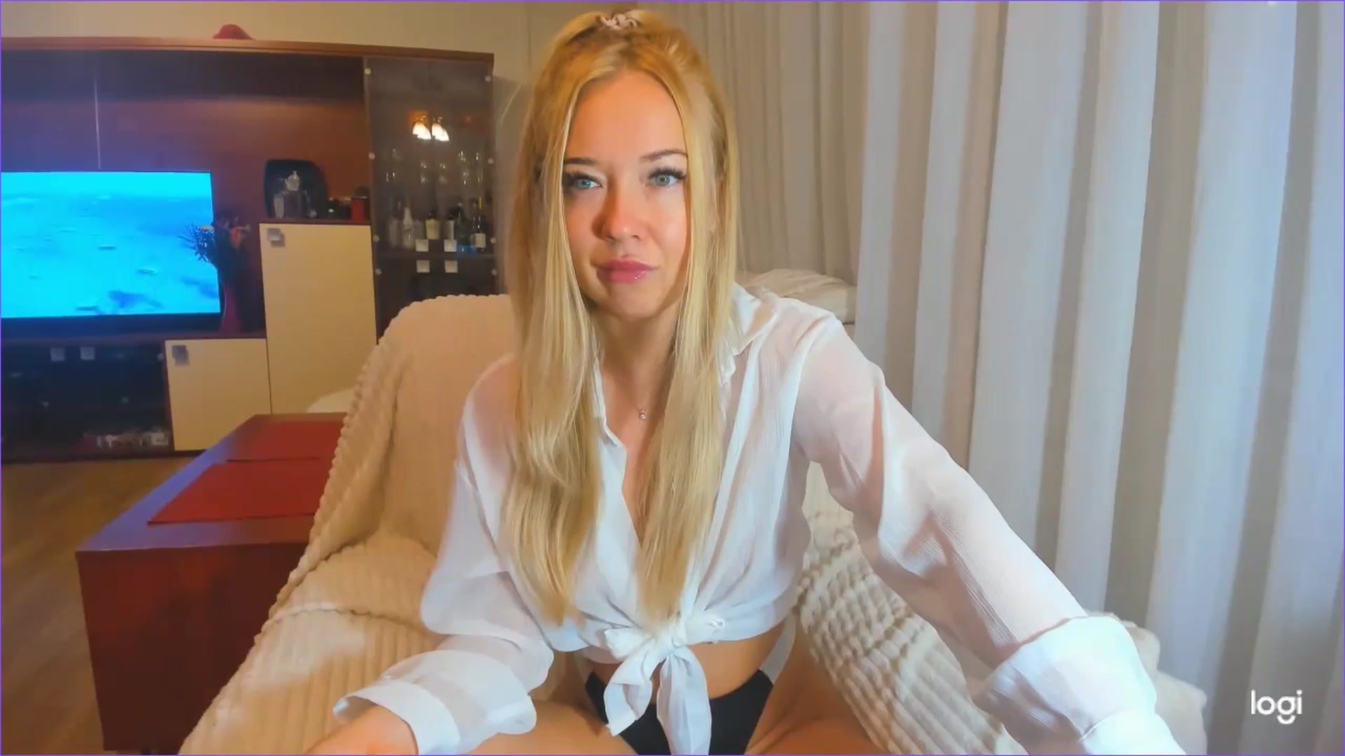Gallery image thumbnail from FlamingoDream's myfreecams stream on, 08/07/2024, 03:47 image 10 of 20