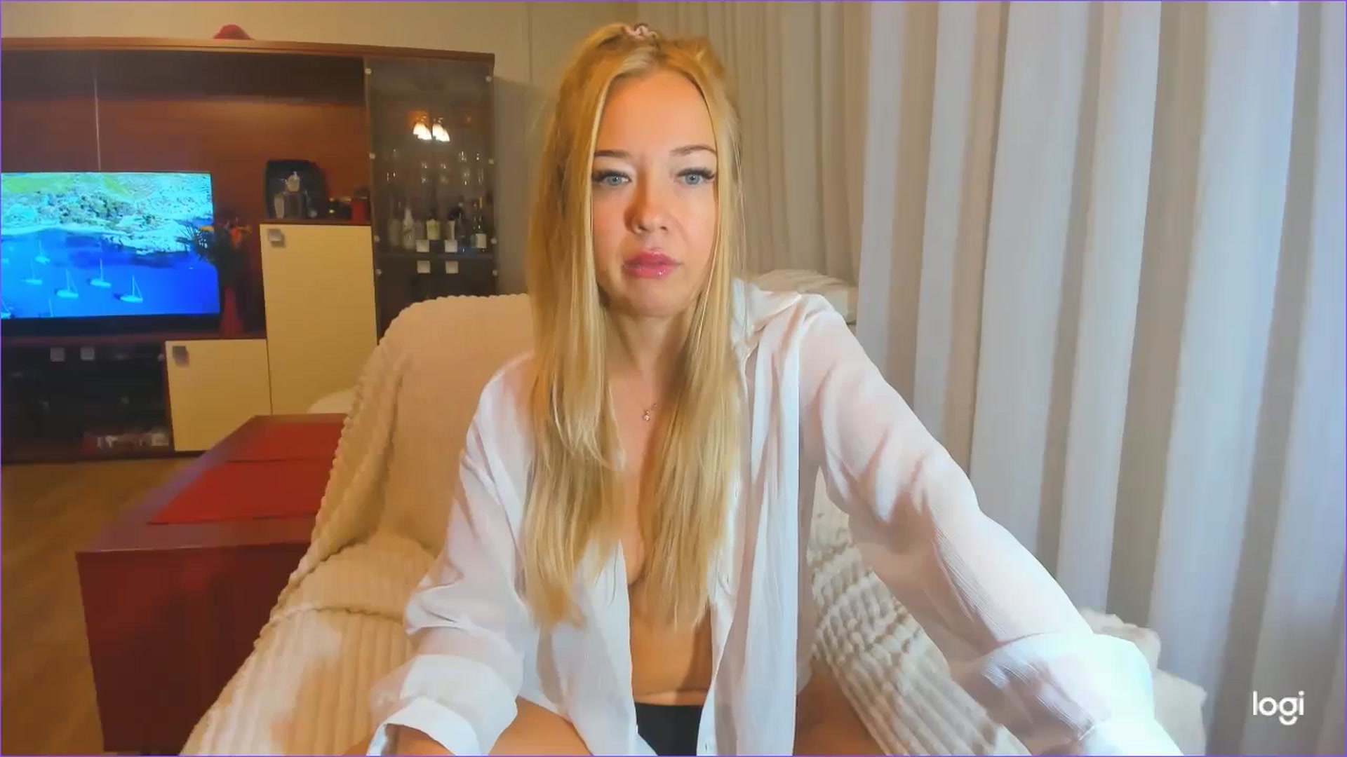 Gallery image thumbnail from FlamingoDream's myfreecams stream on, 08/07/2024, 03:47 image 7 of 20