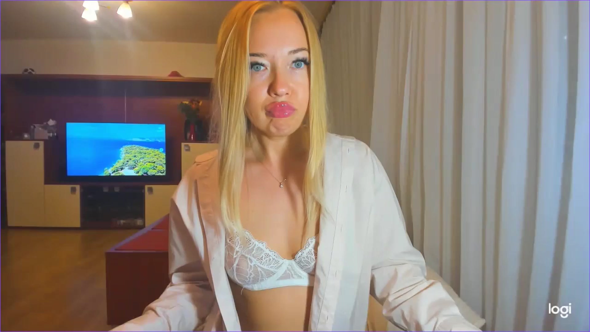 Gallery image thumbnail from FlamingoDream's myfreecams stream on, 08/08/2024, 03:28 image 3 of 20