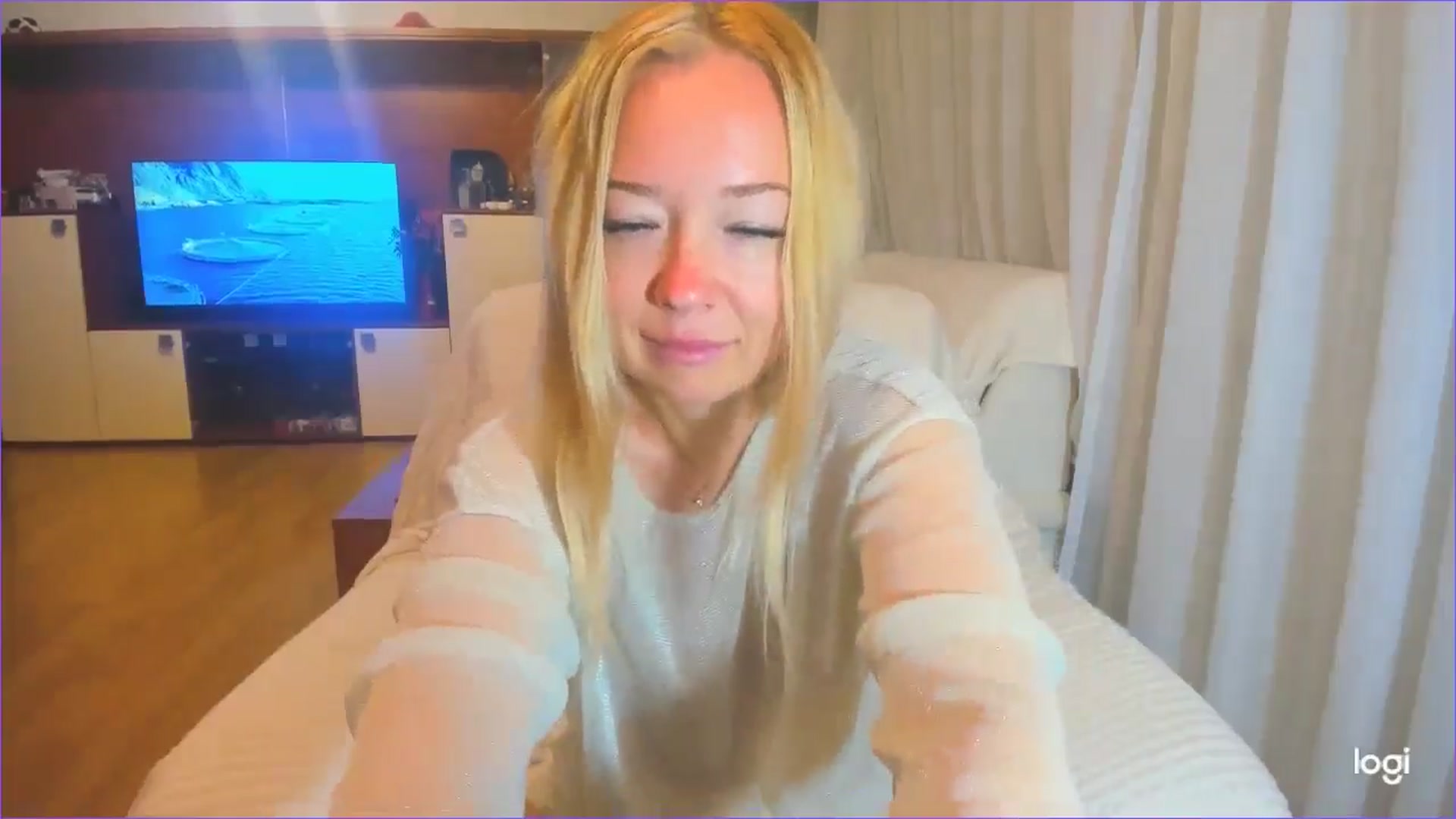 Gallery image thumbnail from FlamingoDream's myfreecams stream on, 08/12/2024, 23:50 image 4 of 20
