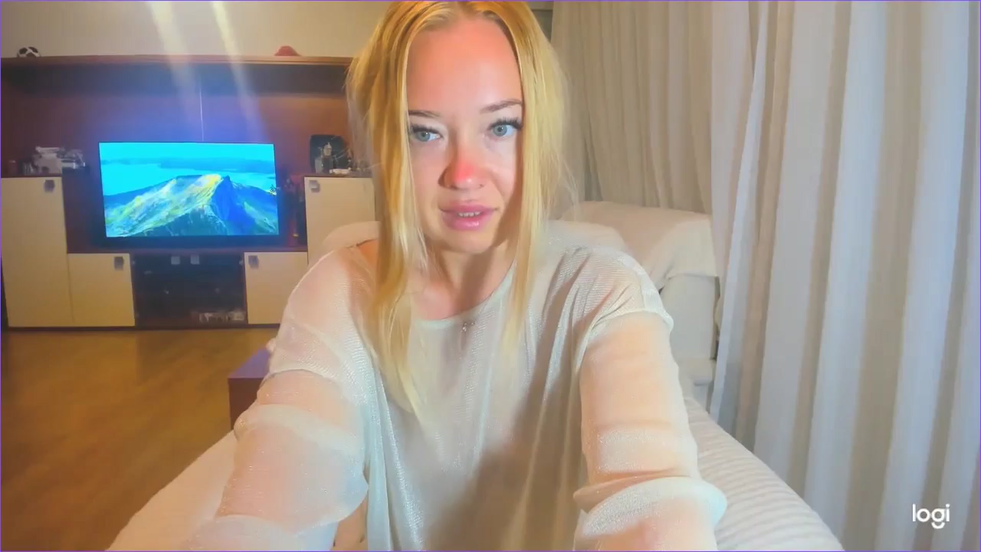Gallery image thumbnail from FlamingoDream's myfreecams stream on, 08/12/2024, 23:50 image 1 of 20