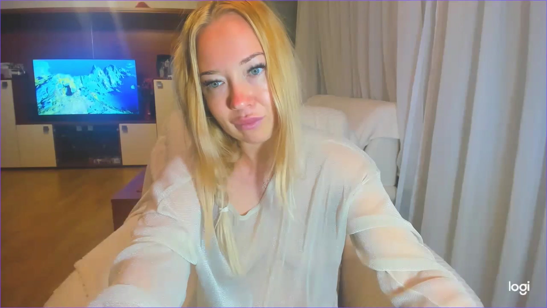 Gallery image thumbnail from FlamingoDream's myfreecams stream on, 08/13/2024, 24:24 image 18 of 20