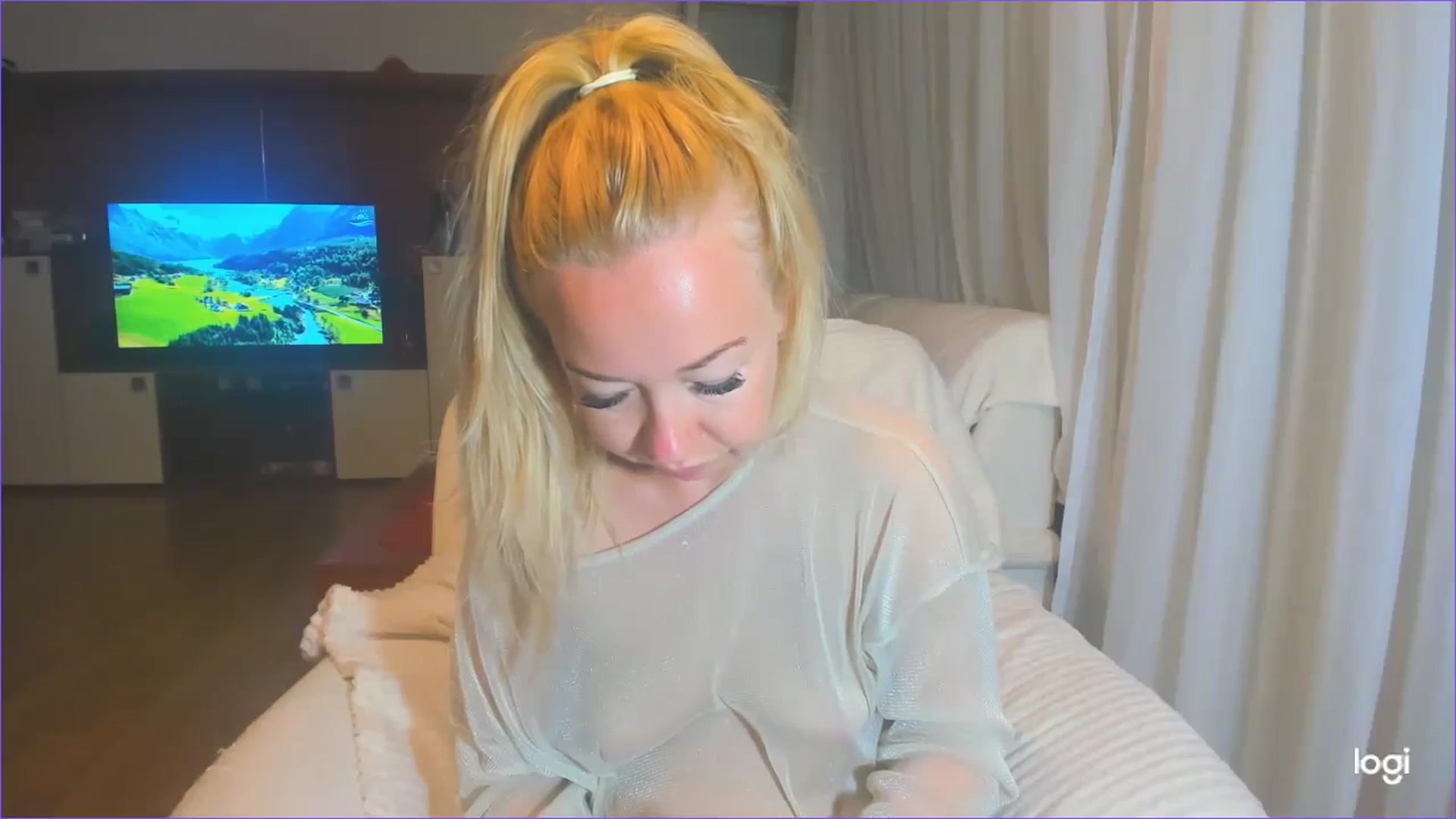 Gallery image thumbnail from FlamingoDream's myfreecams stream on, 08/13/2024, 02:34 image 17 of 20