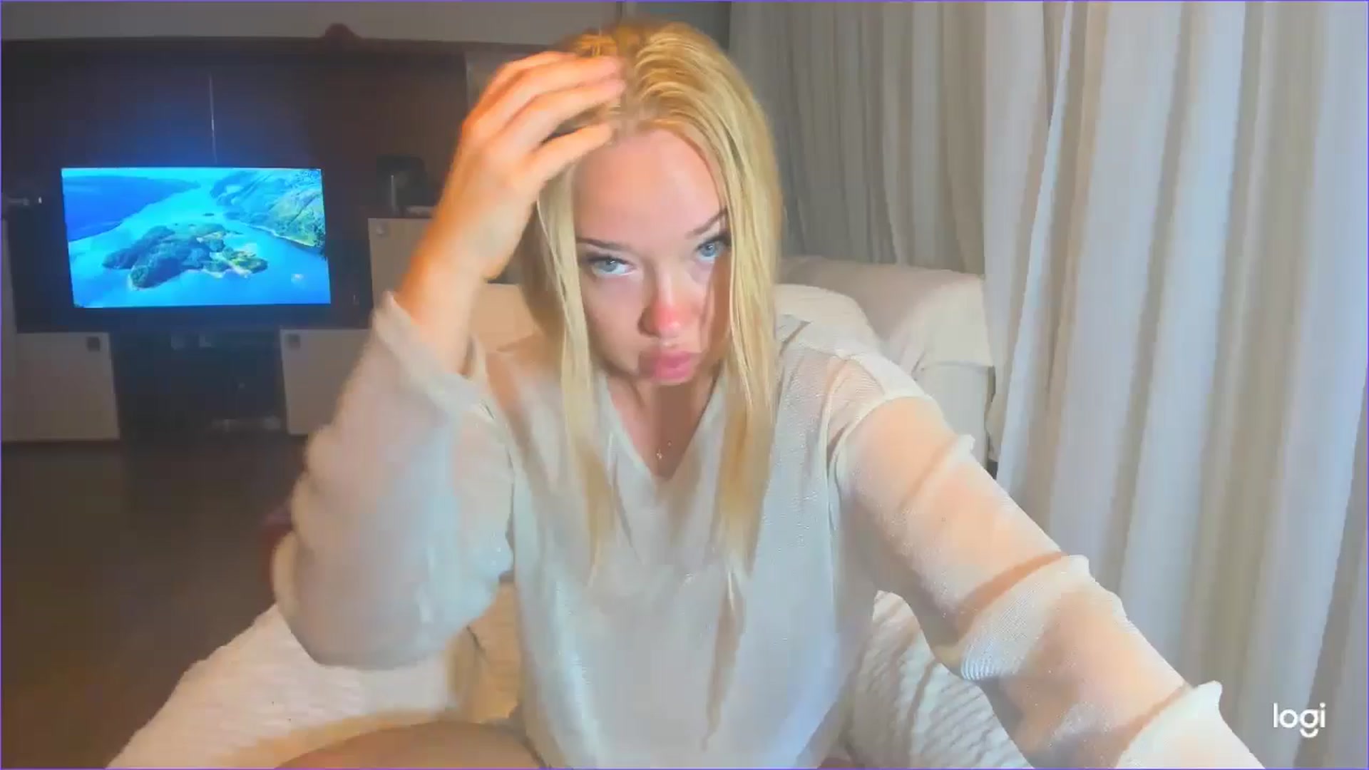 Gallery image thumbnail from FlamingoDream's myfreecams stream on, 08/13/2024, 02:34 image 1 of 20