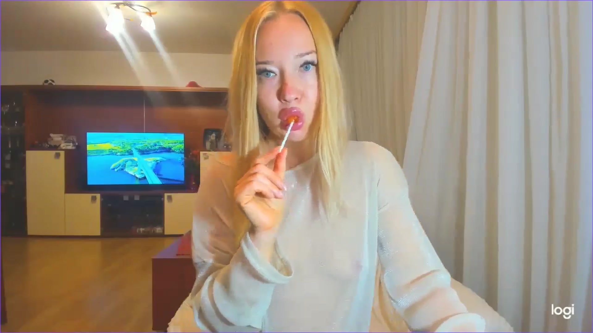 Gallery image thumbnail from FlamingoDream's myfreecams stream on, 08/14/2024, 24:22 image 16 of 20