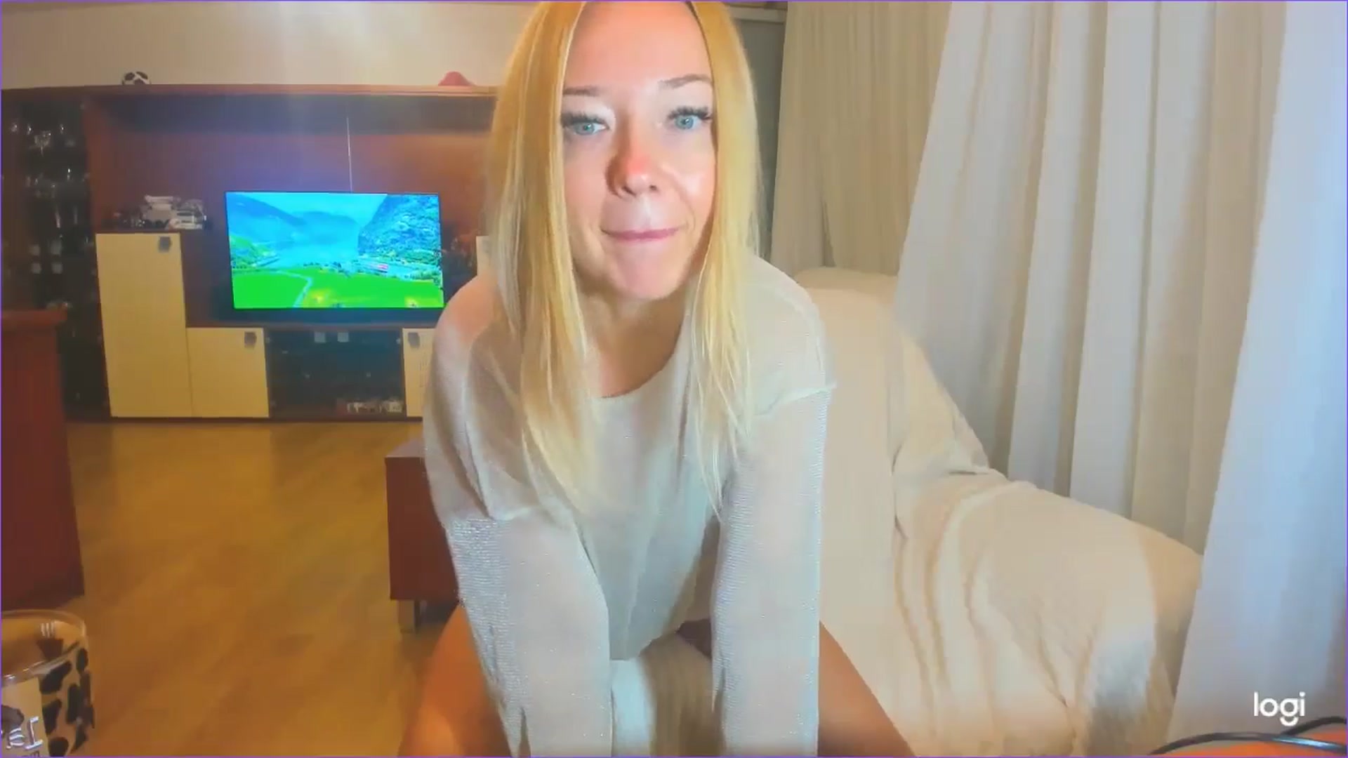 Gallery image thumbnail from FlamingoDream's myfreecams stream on, 08/14/2024, 24:22 image 12 of 20