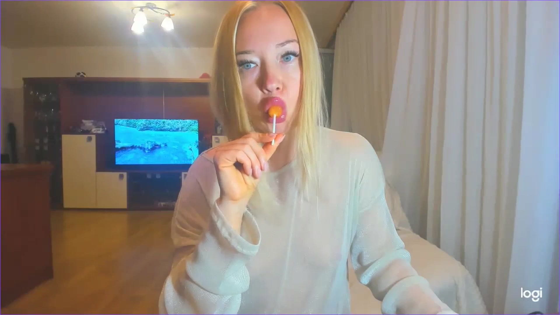 Gallery image thumbnail from FlamingoDream's myfreecams stream on, 08/14/2024, 24:22 image 3 of 20