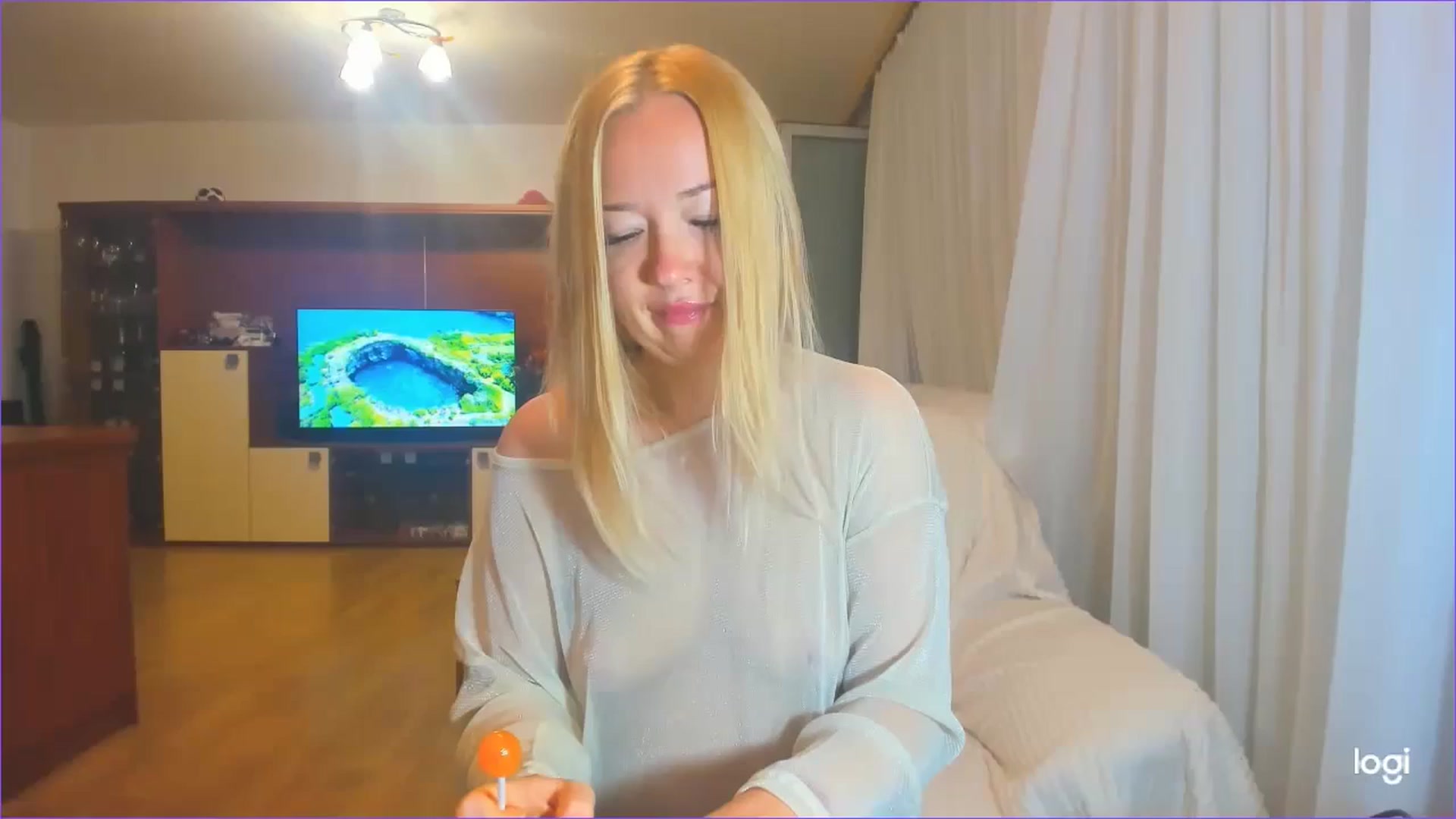 Gallery image thumbnail from FlamingoDream's myfreecams stream on, 08/14/2024, 24:22 image 6 of 20