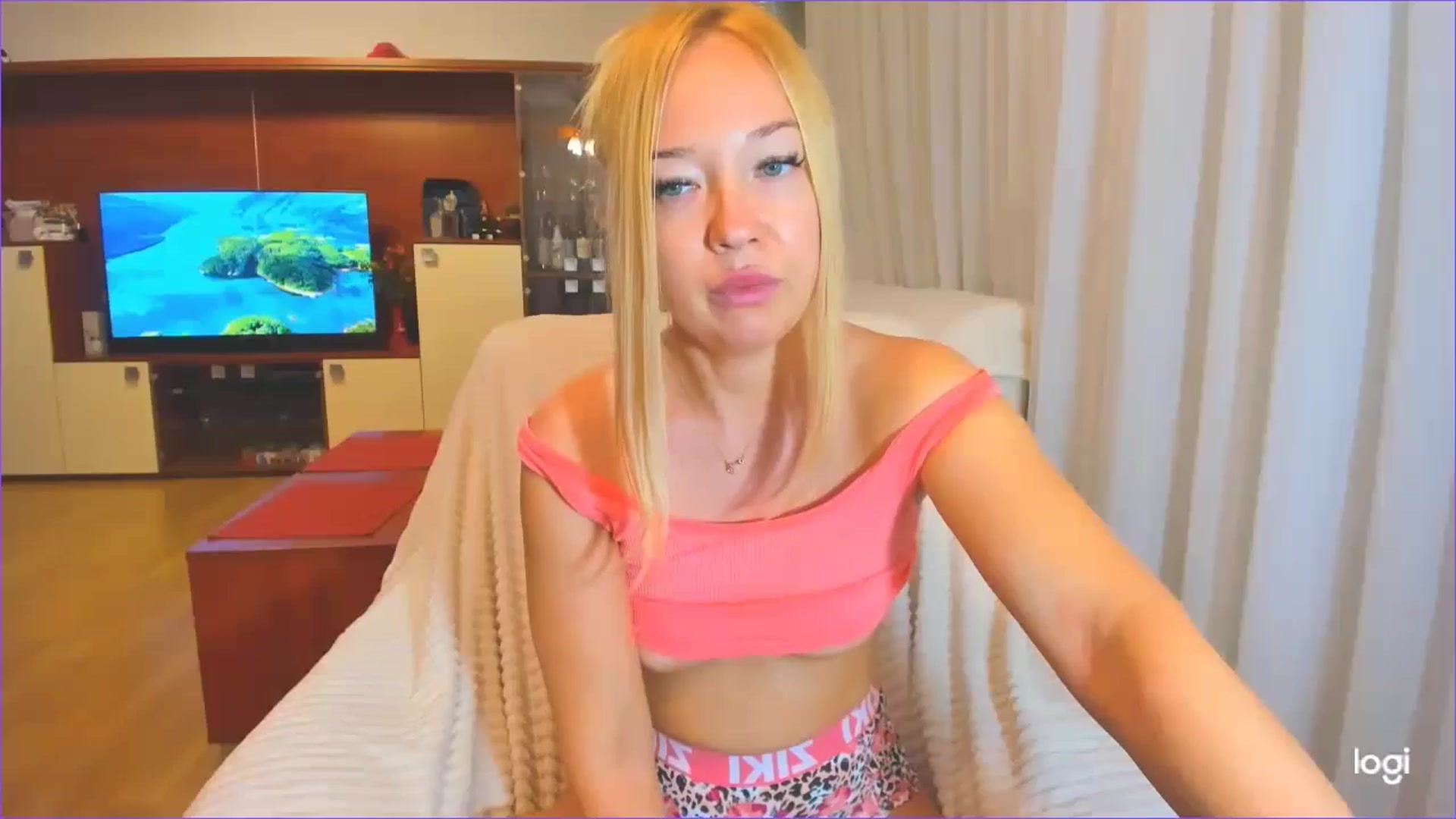 Gallery image thumbnail from FlamingoDream's myfreecams stream on, 08/16/2024, 04:17 image 3 of 20