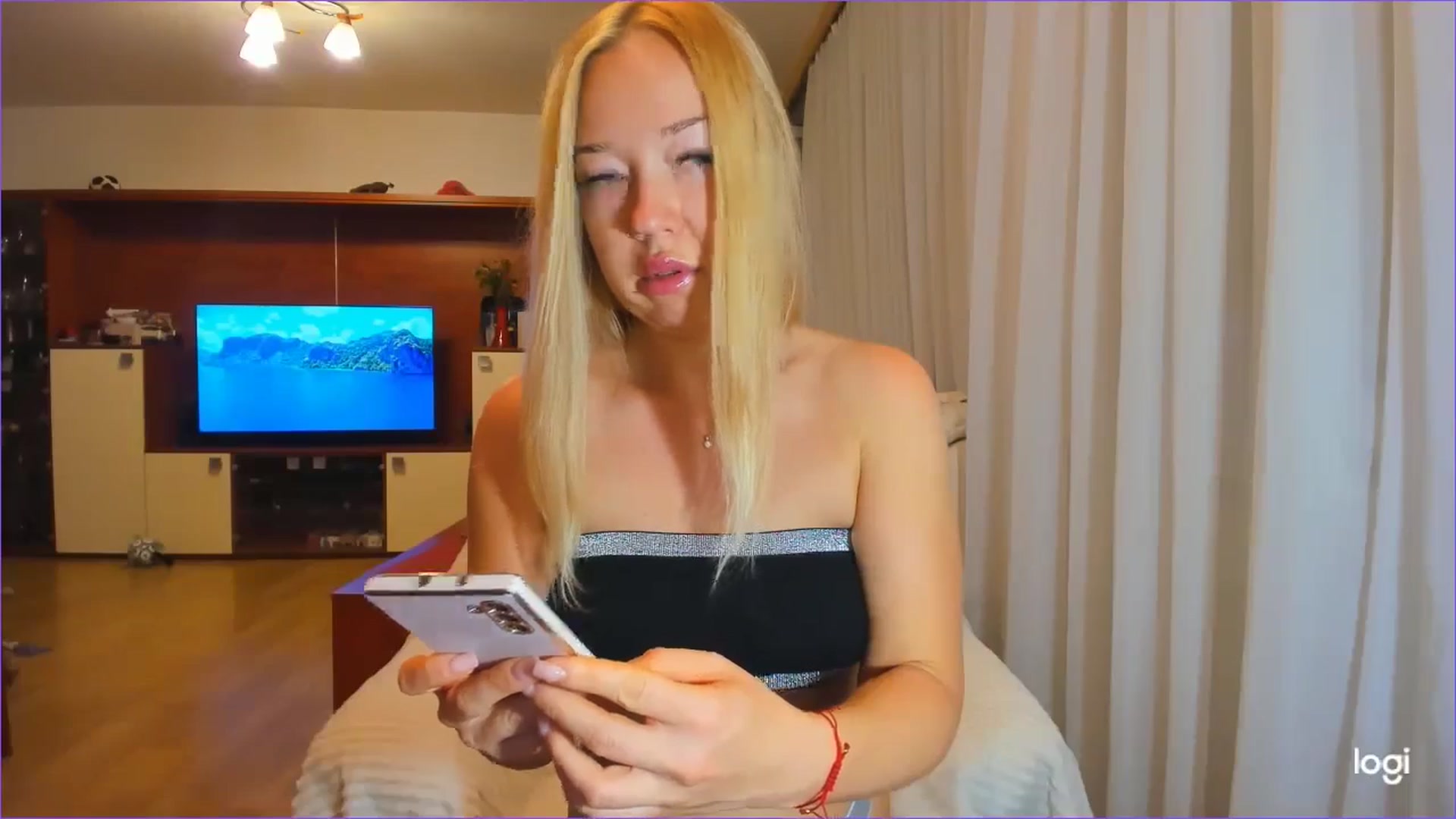 Gallery image thumbnail from FlamingoDream's myfreecams stream on, 08/17/2024, 24:02 image 7 of 20