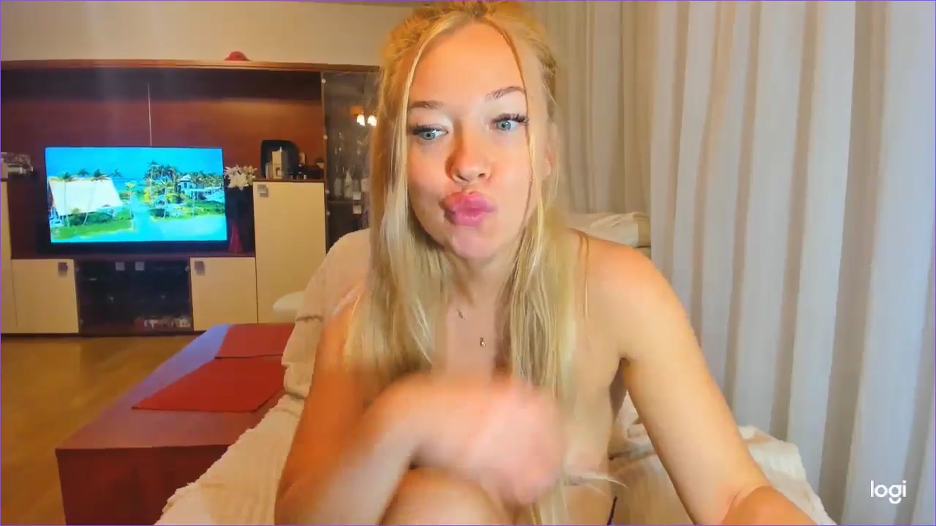 Gallery image thumbnail from FlamingoDream's myfreecams stream on, 08/20/2024, 03:10 image 15 of 20