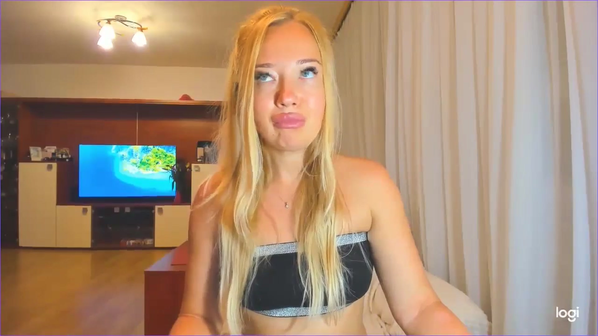Gallery image thumbnail from FlamingoDream's myfreecams stream on, 09/03/2024, 01:14 image 10 of 20
