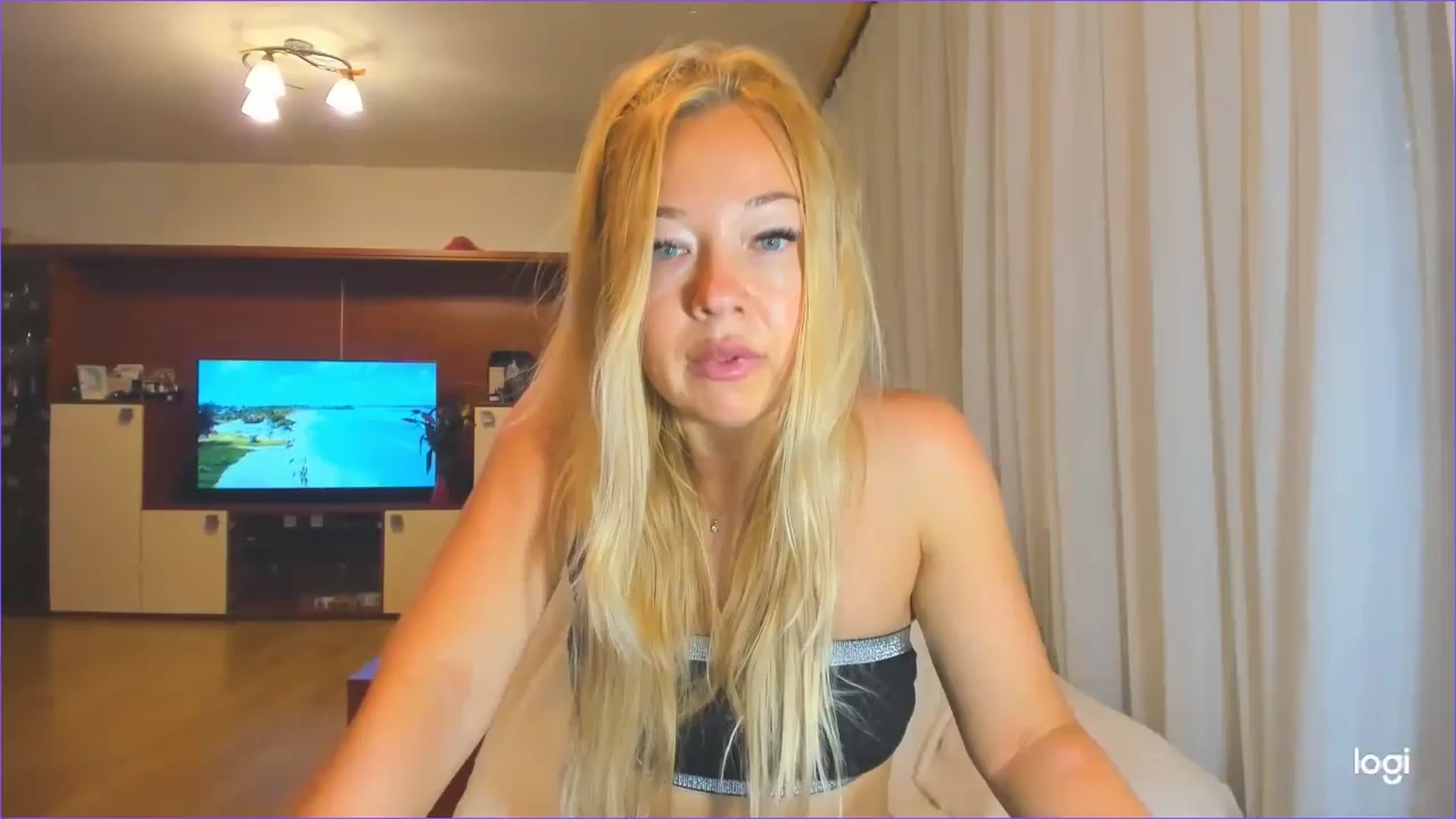 Gallery image thumbnail from FlamingoDream's myfreecams stream on, 09/03/2024, 01:14 image 5 of 20