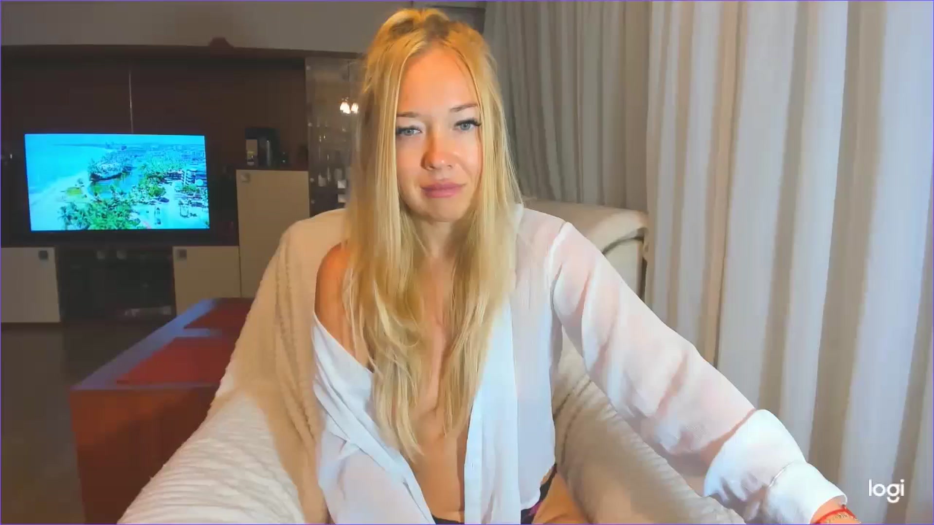 Gallery image thumbnail from FlamingoDream's myfreecams stream on, 09/04/2024, 03:27 image 16 of 20