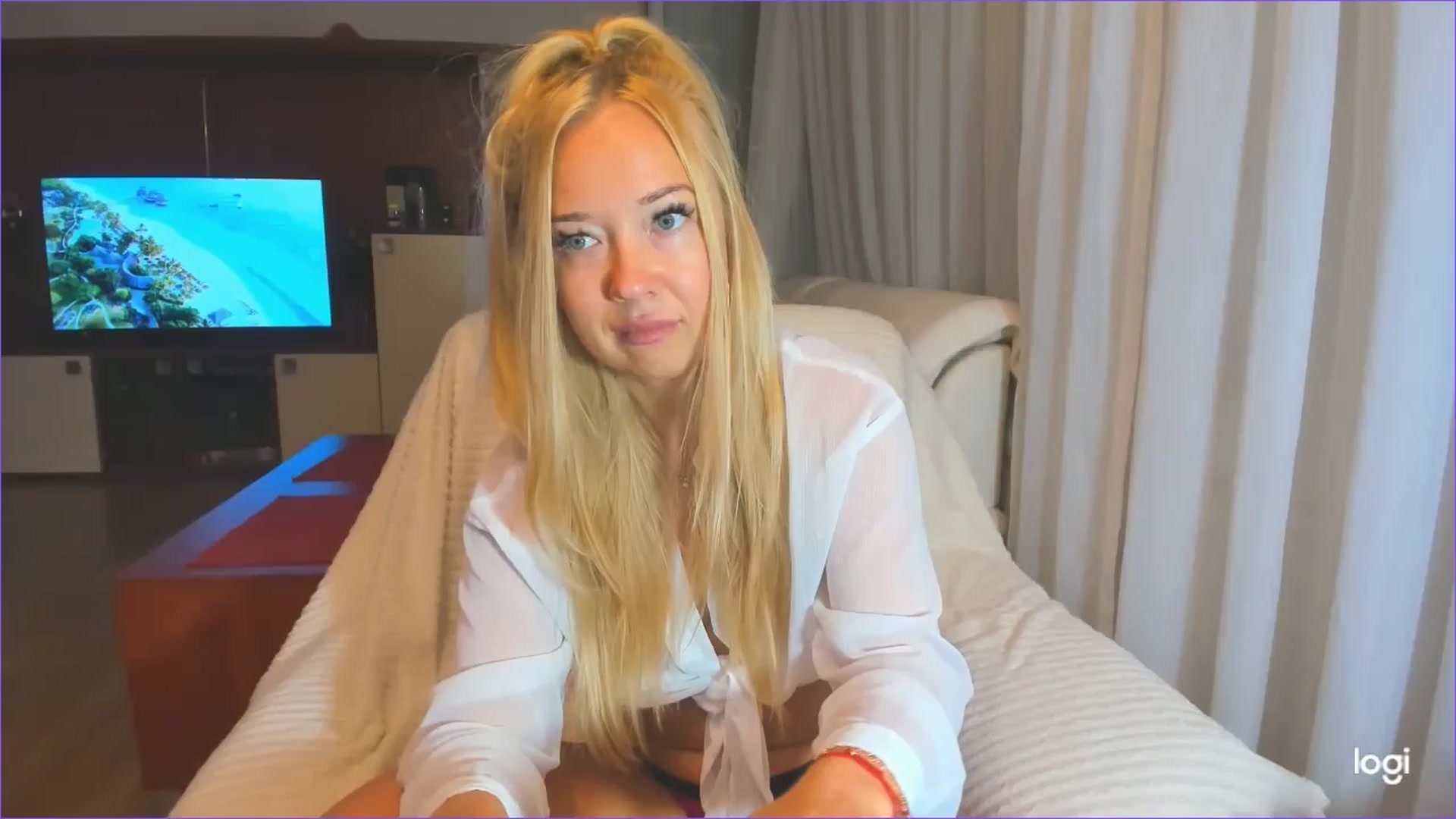 Gallery image thumbnail from FlamingoDream's myfreecams stream on, 09/04/2024, 03:27 image 1 of 20