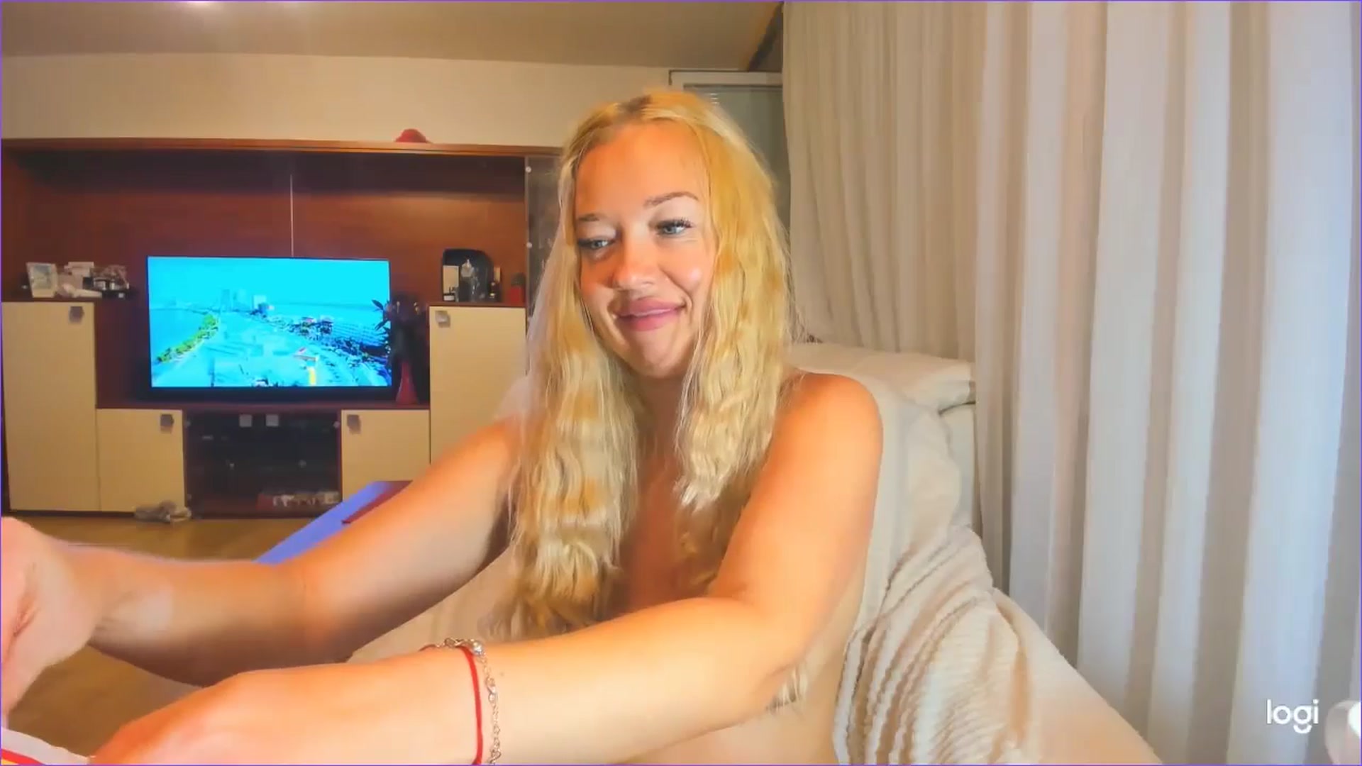 Gallery image thumbnail from FlamingoDream's myfreecams stream on, 09/05/2024, 03:33 image 7 of 20