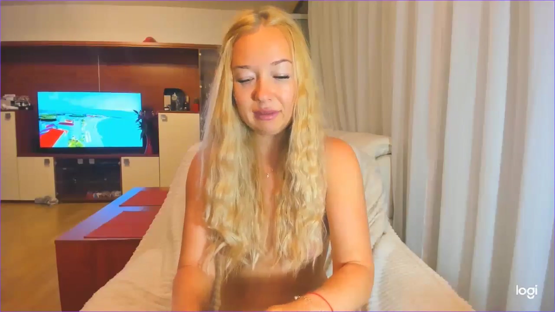 Gallery image thumbnail from FlamingoDream's myfreecams stream on, 09/05/2024, 03:33 image 10 of 20