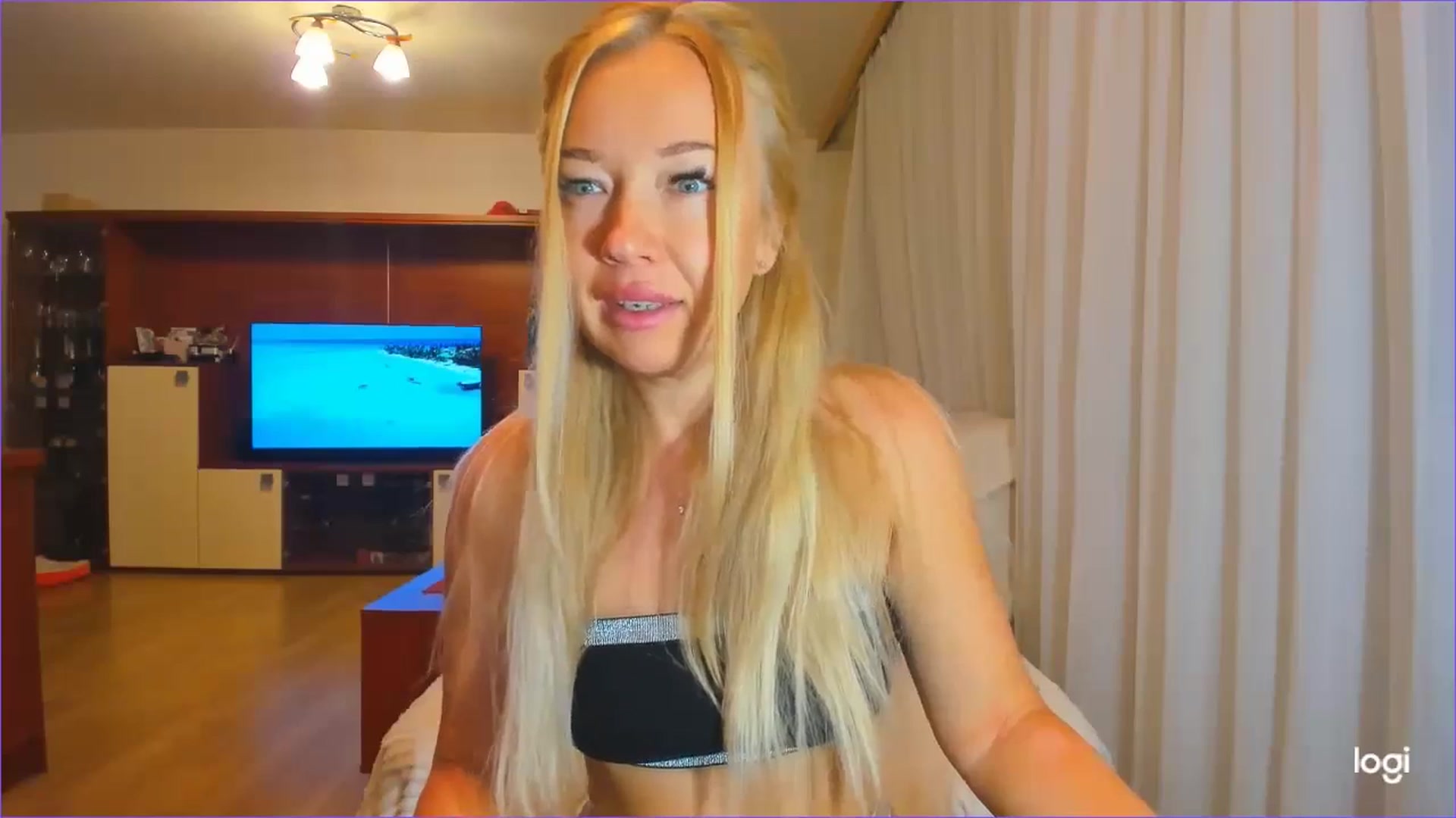 Gallery image thumbnail from FlamingoDream's myfreecams stream on, 09/11/2024, 23:08 image 11 of 20