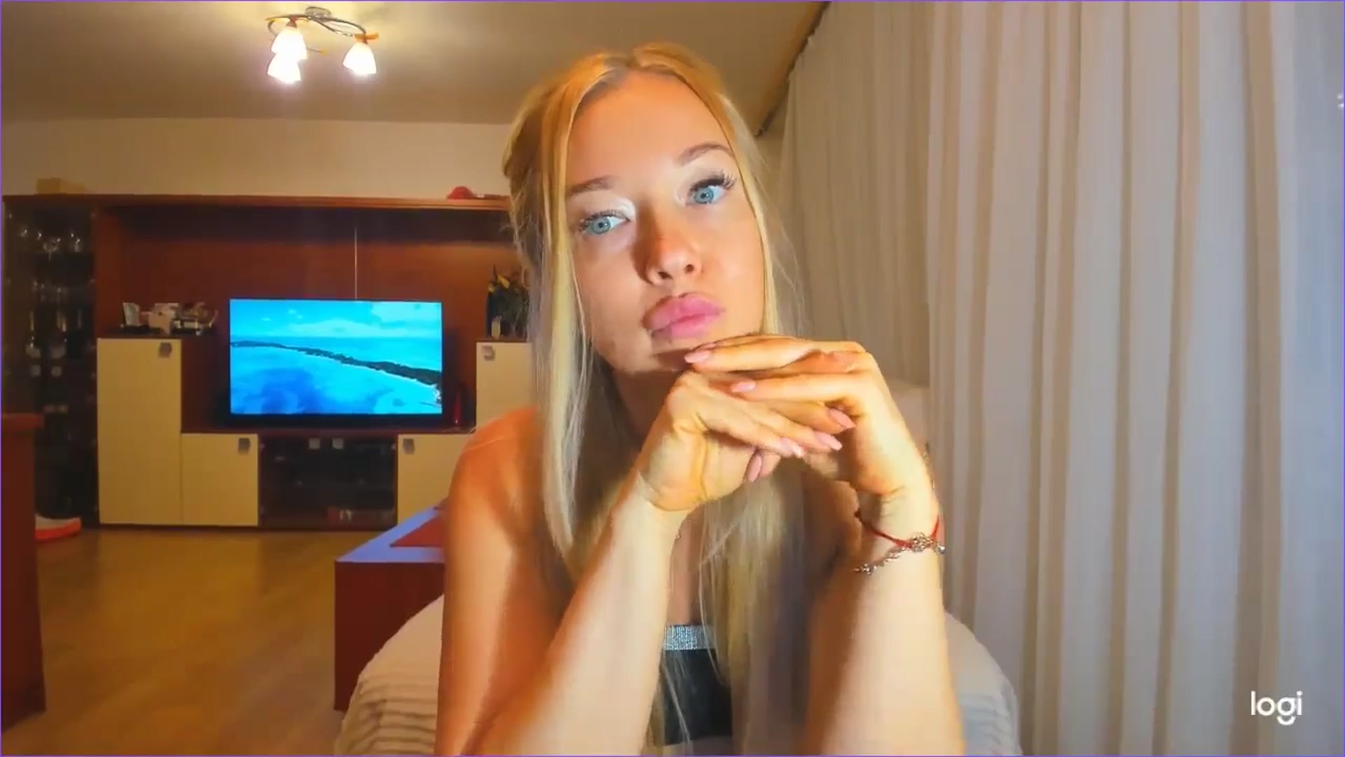 Gallery image thumbnail from FlamingoDream's myfreecams stream on, 09/11/2024, 23:08 image 18 of 20