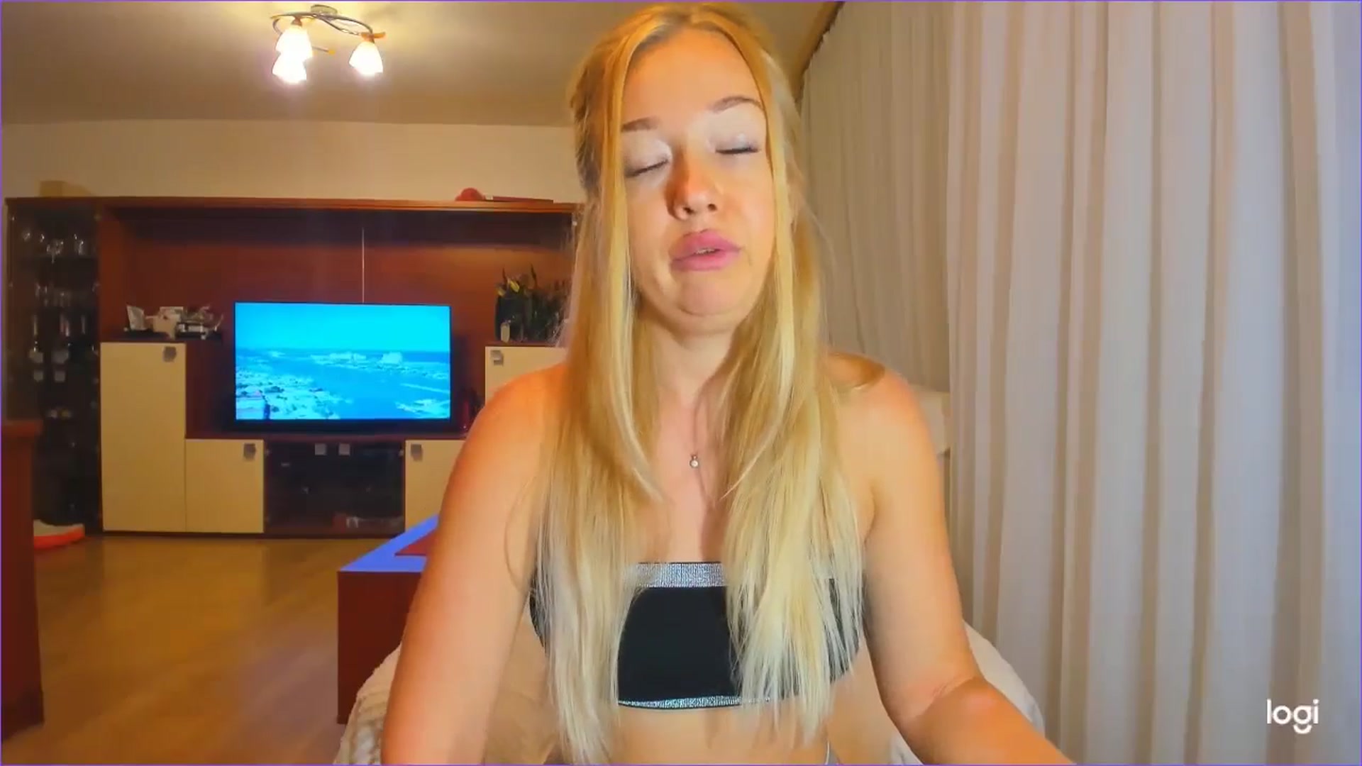 Gallery image thumbnail from FlamingoDream's myfreecams stream on, 09/11/2024, 23:08 image 10 of 20