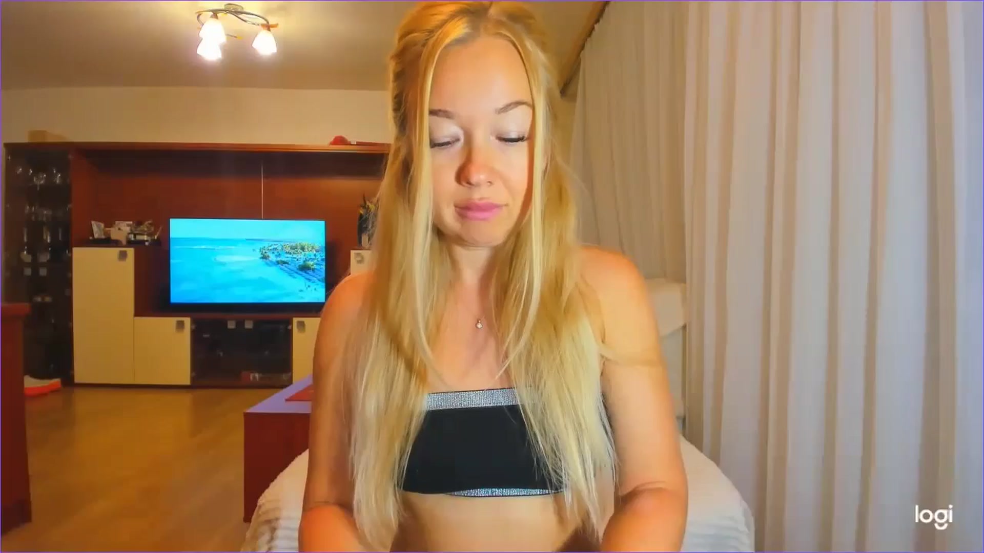 Gallery image thumbnail from FlamingoDream's myfreecams stream on, 09/11/2024, 23:08 image 7 of 20