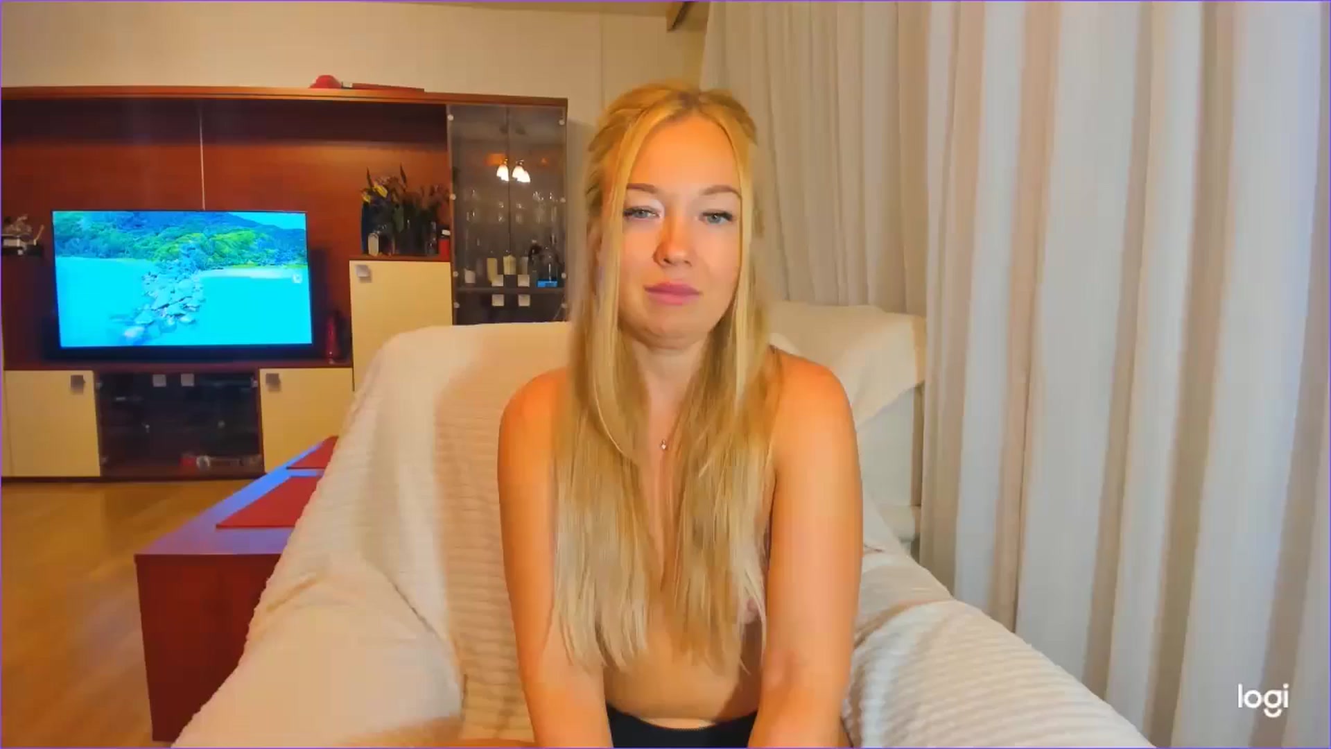 Gallery image thumbnail from FlamingoDream's myfreecams stream on, 09/12/2024, 02:07 image 7 of 20