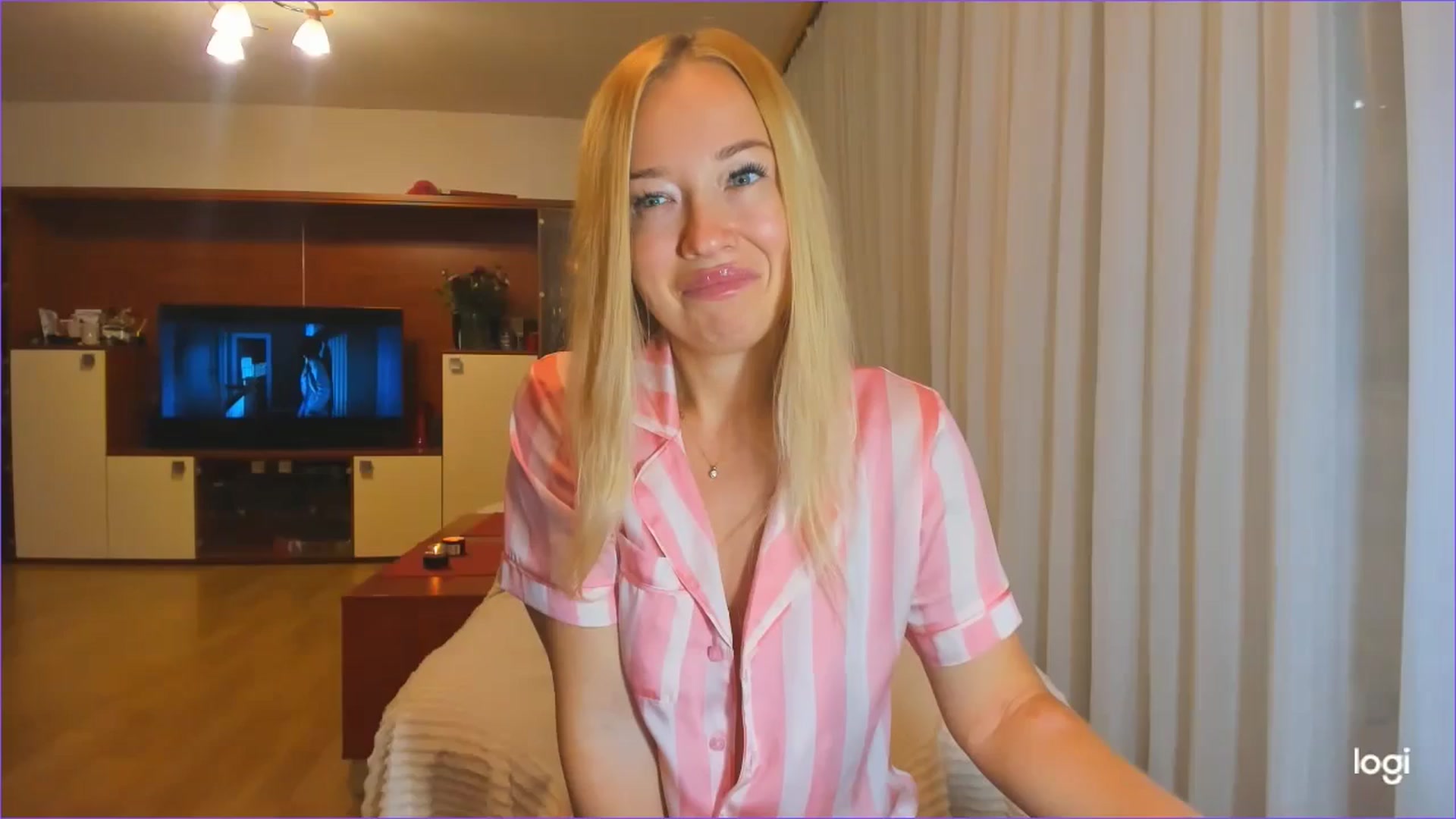 Gallery image thumbnail from FlamingoDream's myfreecams stream on, 09/14/2024, 24:01 image 19 of 20