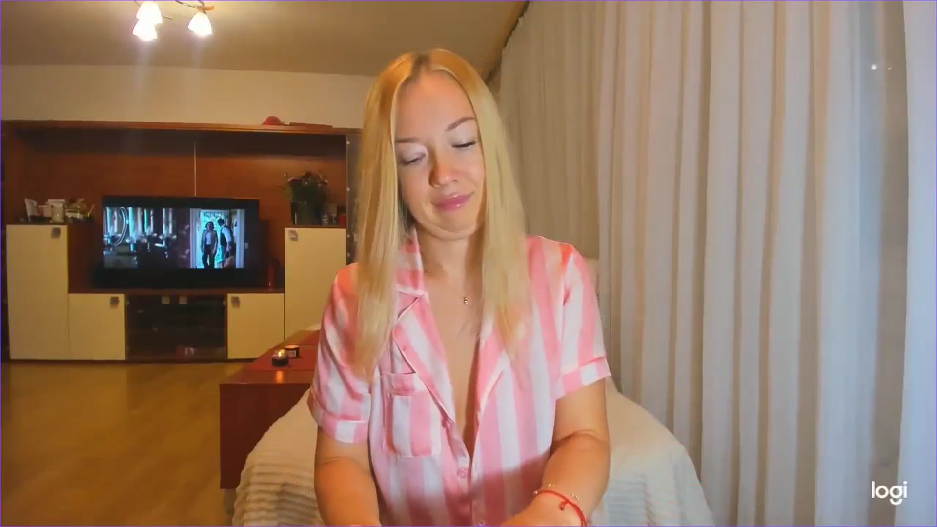 Gallery image thumbnail from FlamingoDream's myfreecams stream on, 09/14/2024, 24:01 image 16 of 20