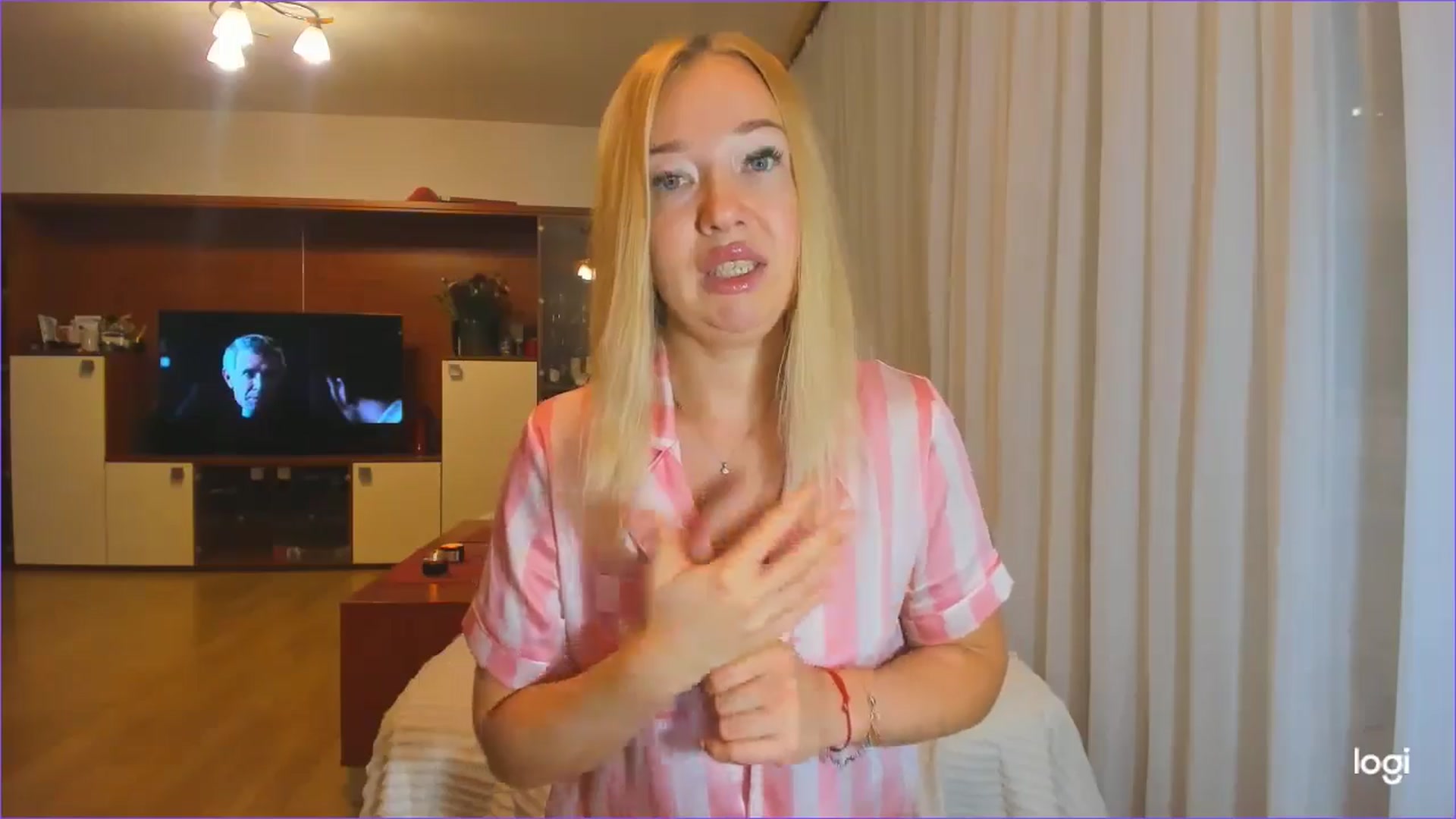 Gallery image thumbnail from FlamingoDream's myfreecams stream on, 09/14/2024, 24:01 image 8 of 20