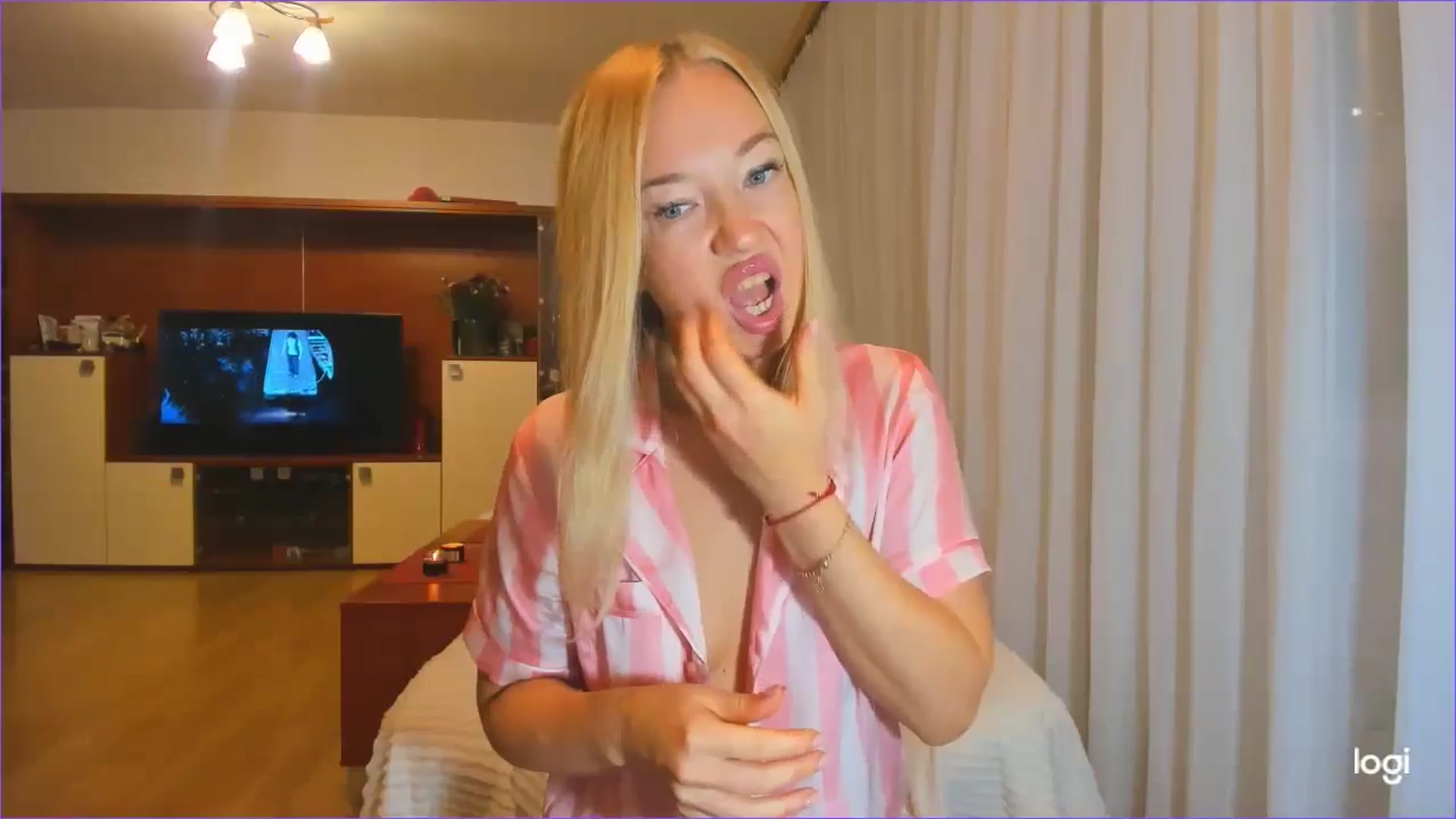 Gallery image thumbnail from FlamingoDream's myfreecams stream on, 09/14/2024, 24:01 image 7 of 20