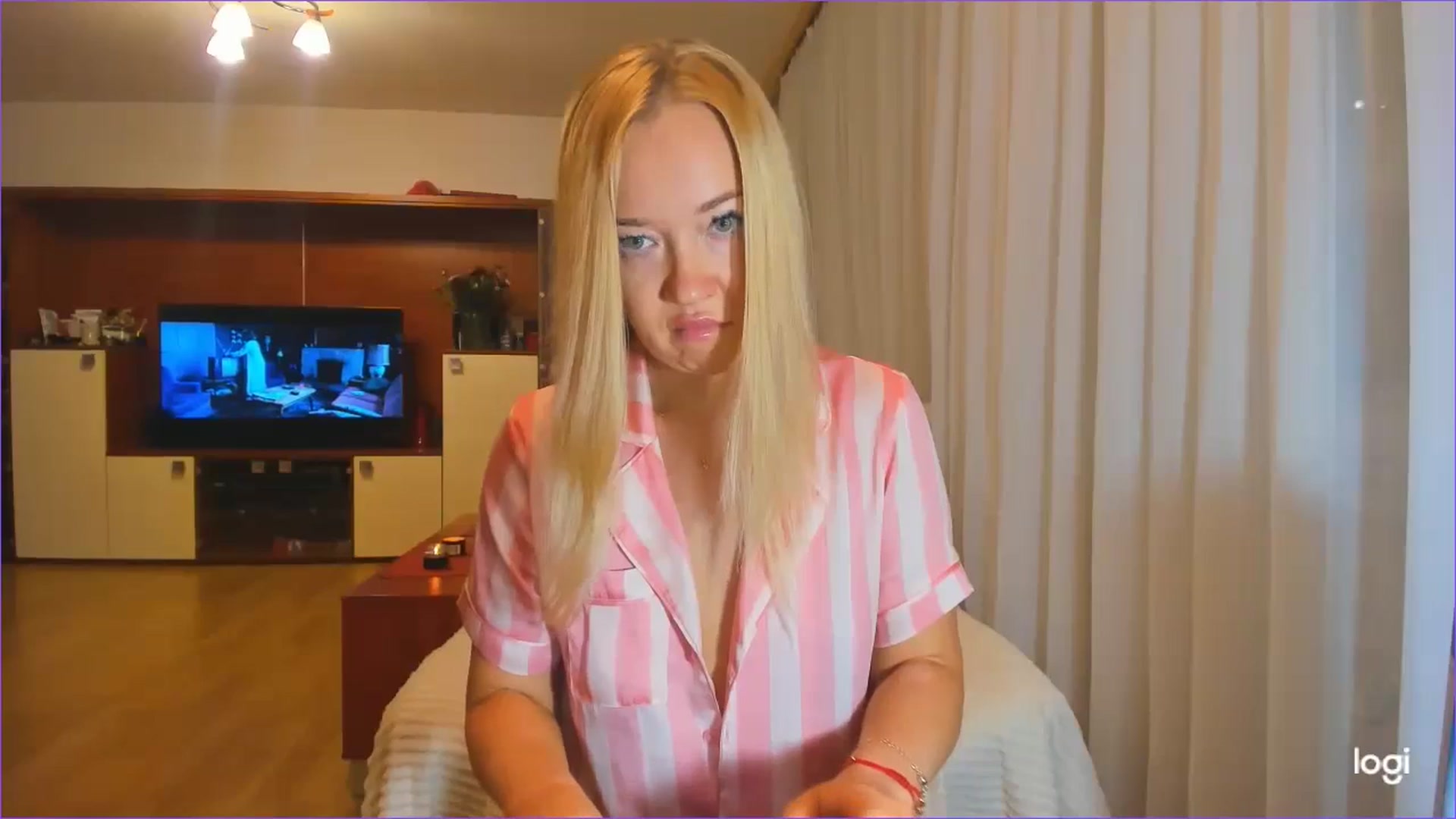 Gallery image thumbnail from FlamingoDream's myfreecams stream on, 09/14/2024, 24:41 image 12 of 20