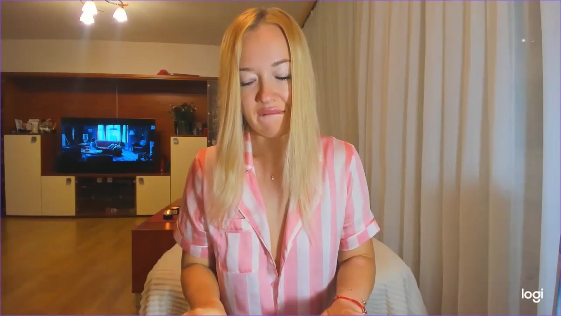 Gallery image thumbnail from FlamingoDream's myfreecams stream on, 09/14/2024, 24:41 image 11 of 20