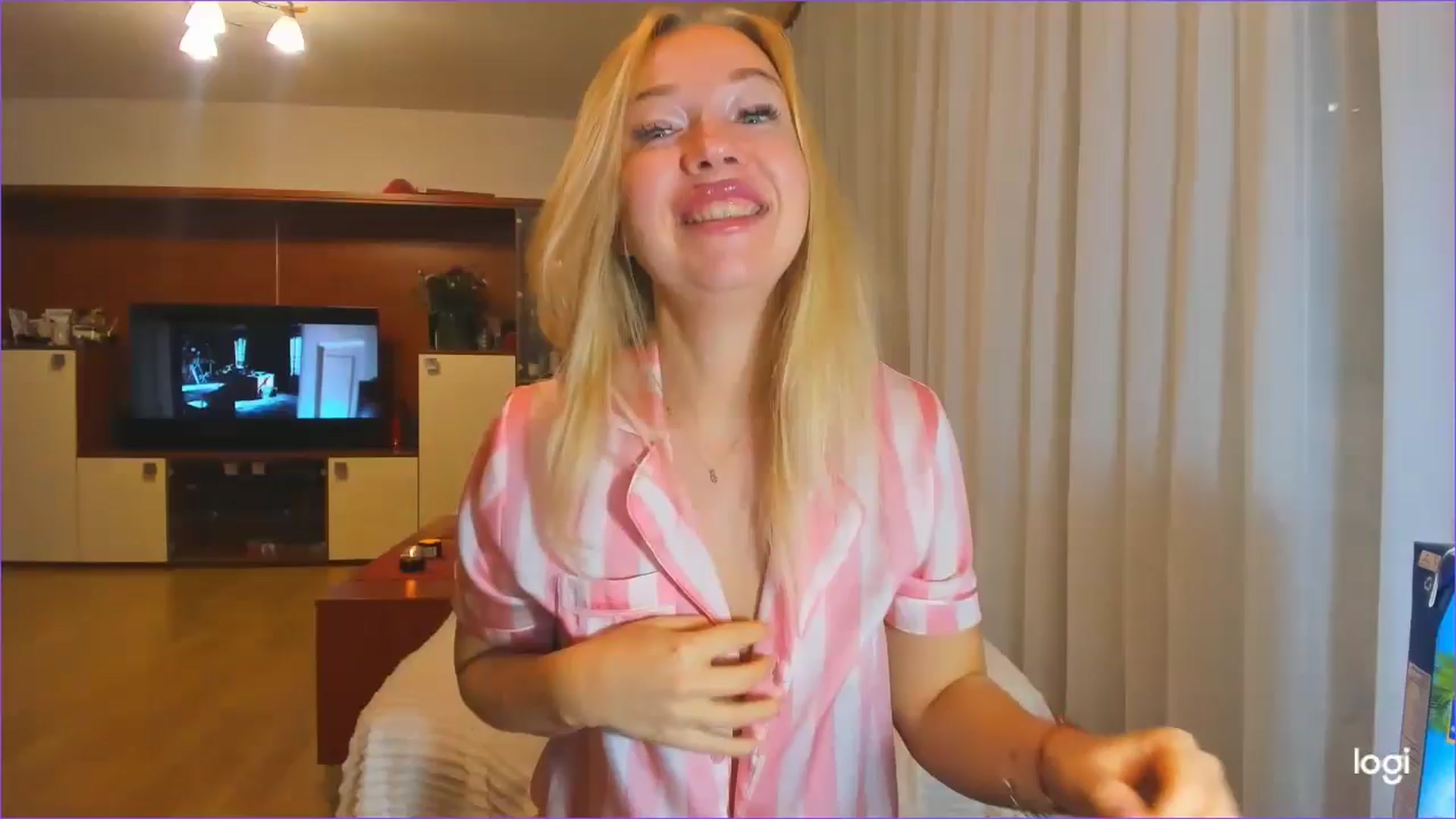Gallery image thumbnail from FlamingoDream's myfreecams stream on, 09/14/2024, 24:41 image 19 of 20