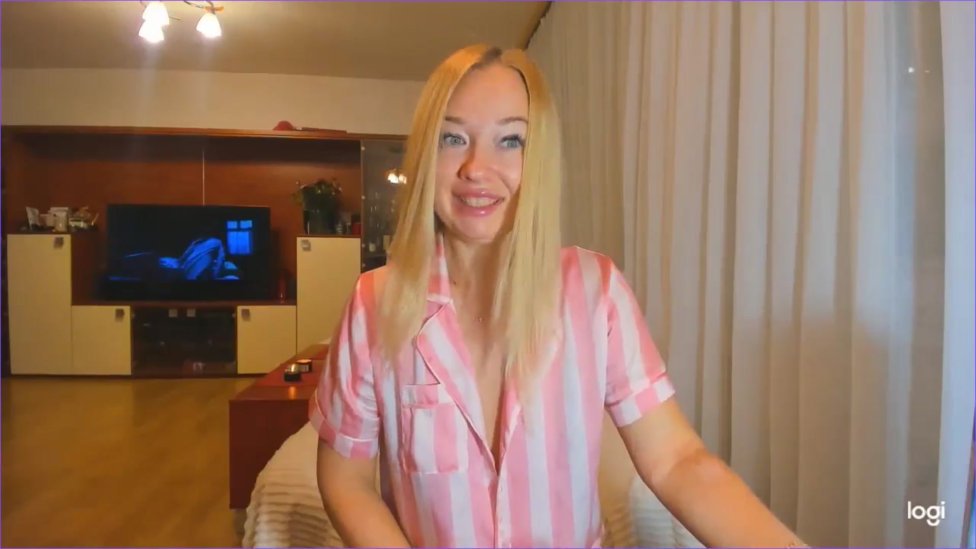Gallery image thumbnail from FlamingoDream's myfreecams stream on, 09/14/2024, 24:41 image 7 of 20