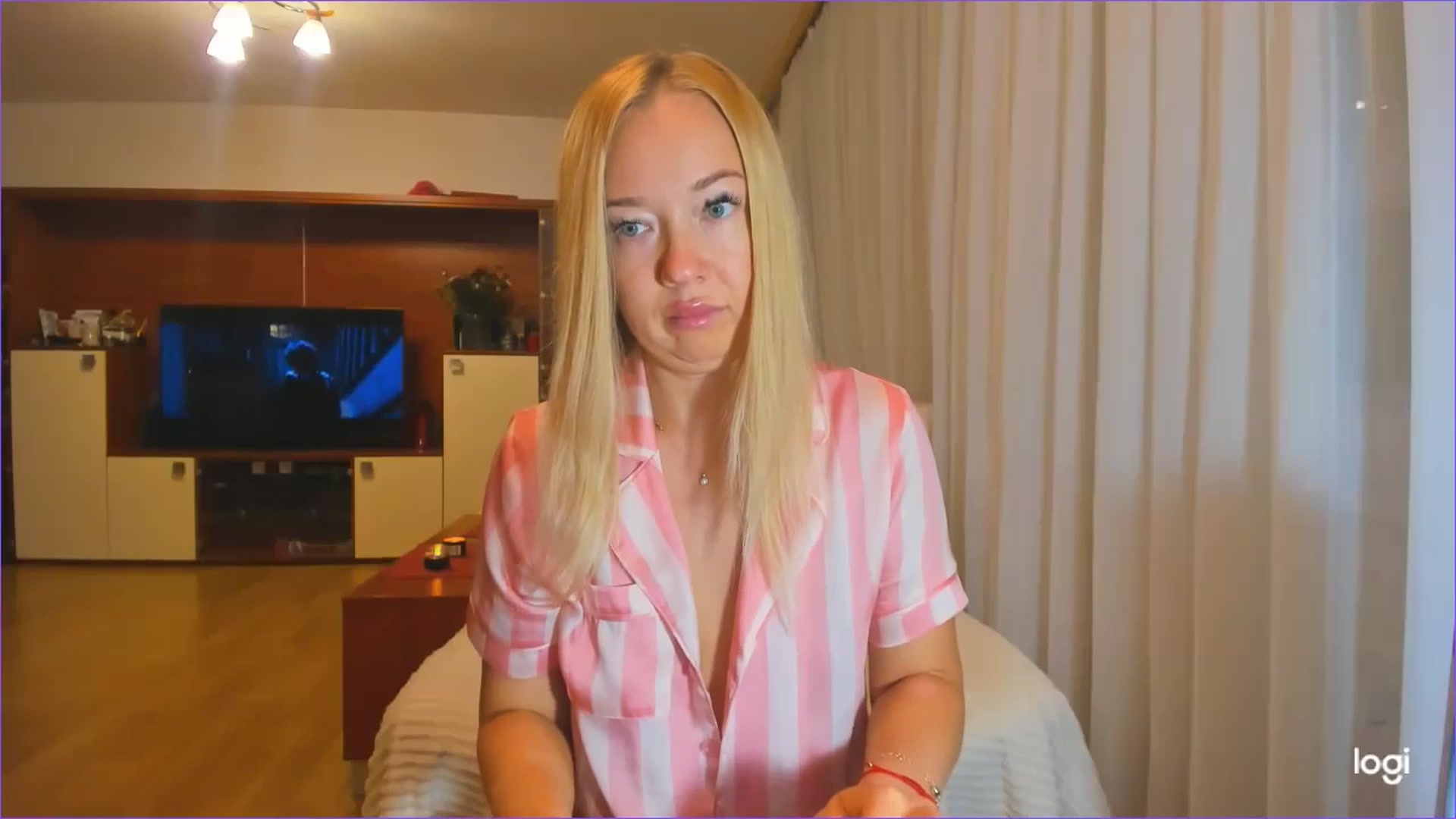 Gallery image thumbnail from FlamingoDream's myfreecams stream on, 09/14/2024, 24:41 image 8 of 20