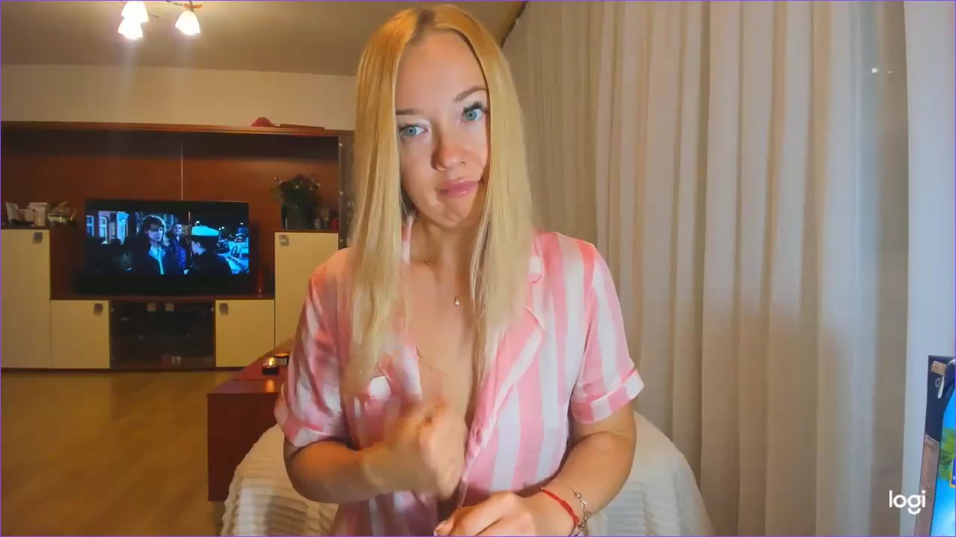 Gallery image thumbnail from FlamingoDream's myfreecams stream on, 09/14/2024, 24:41 image 18 of 20