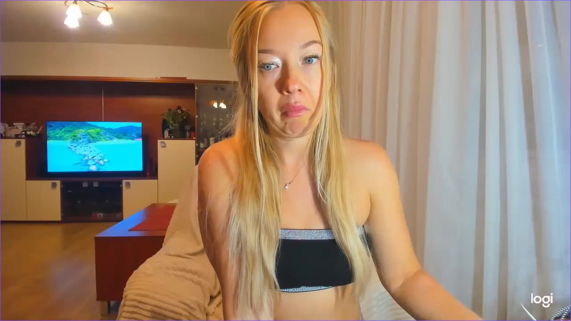 Gallery image thumbnail from FlamingoDream's myfreecams stream on, 09/19/2024, 23:06 image 16 of 20