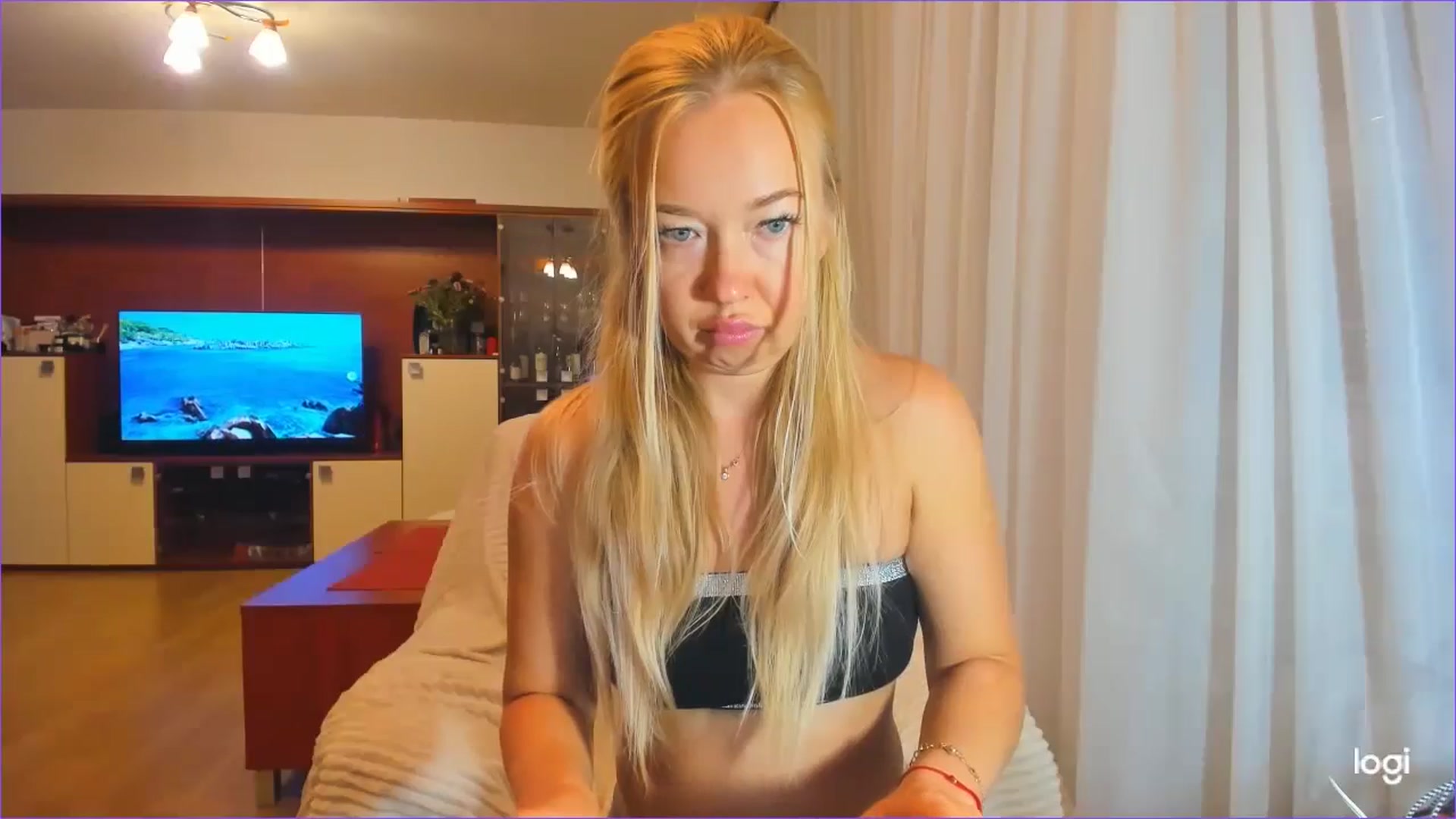 Gallery image thumbnail from FlamingoDream's myfreecams stream on, 09/19/2024, 23:06 image 14 of 20