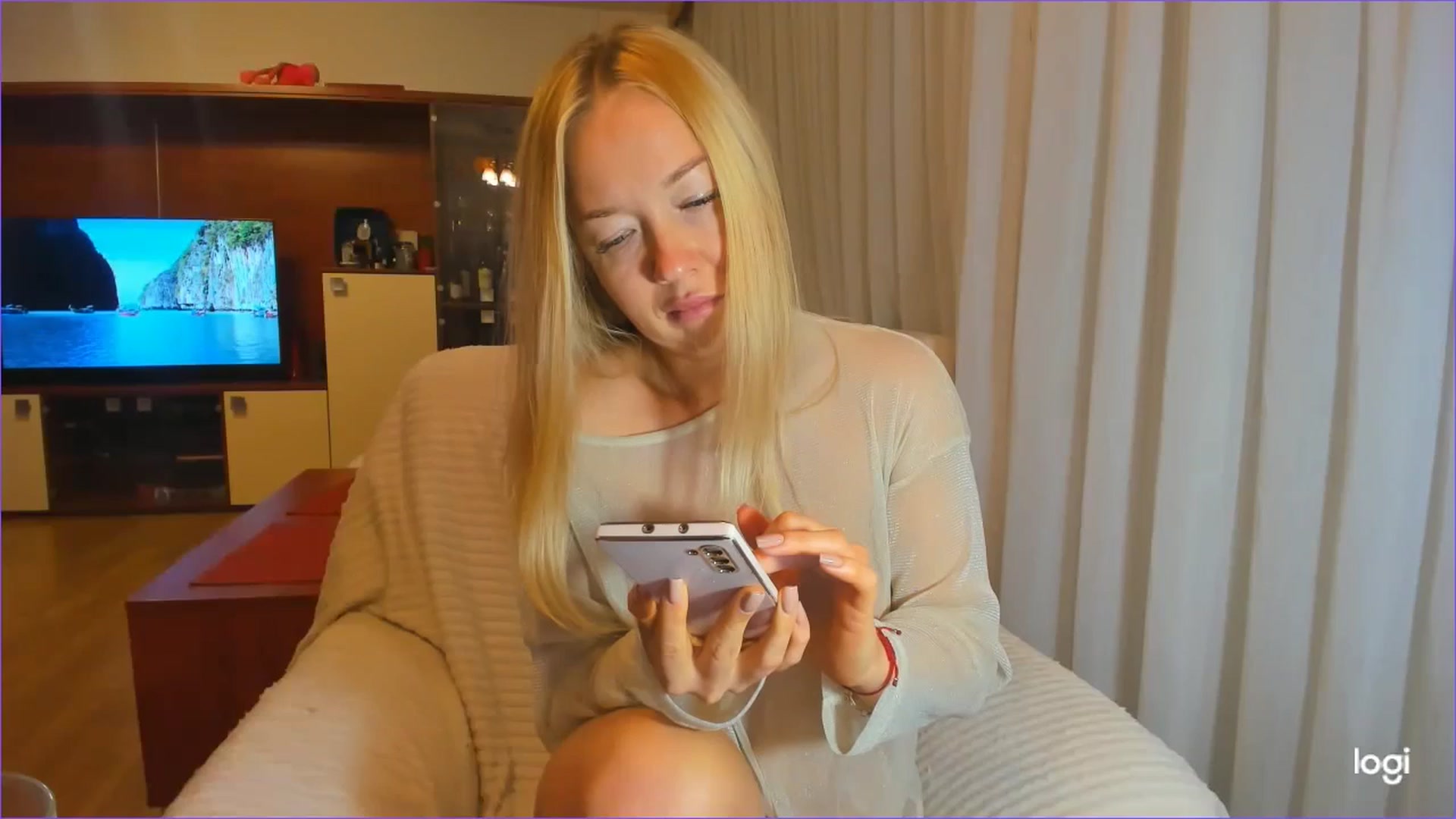 Gallery image thumbnail from FlamingoDream's myfreecams stream on, 09/25/2024, 01:30 image 9 of 20