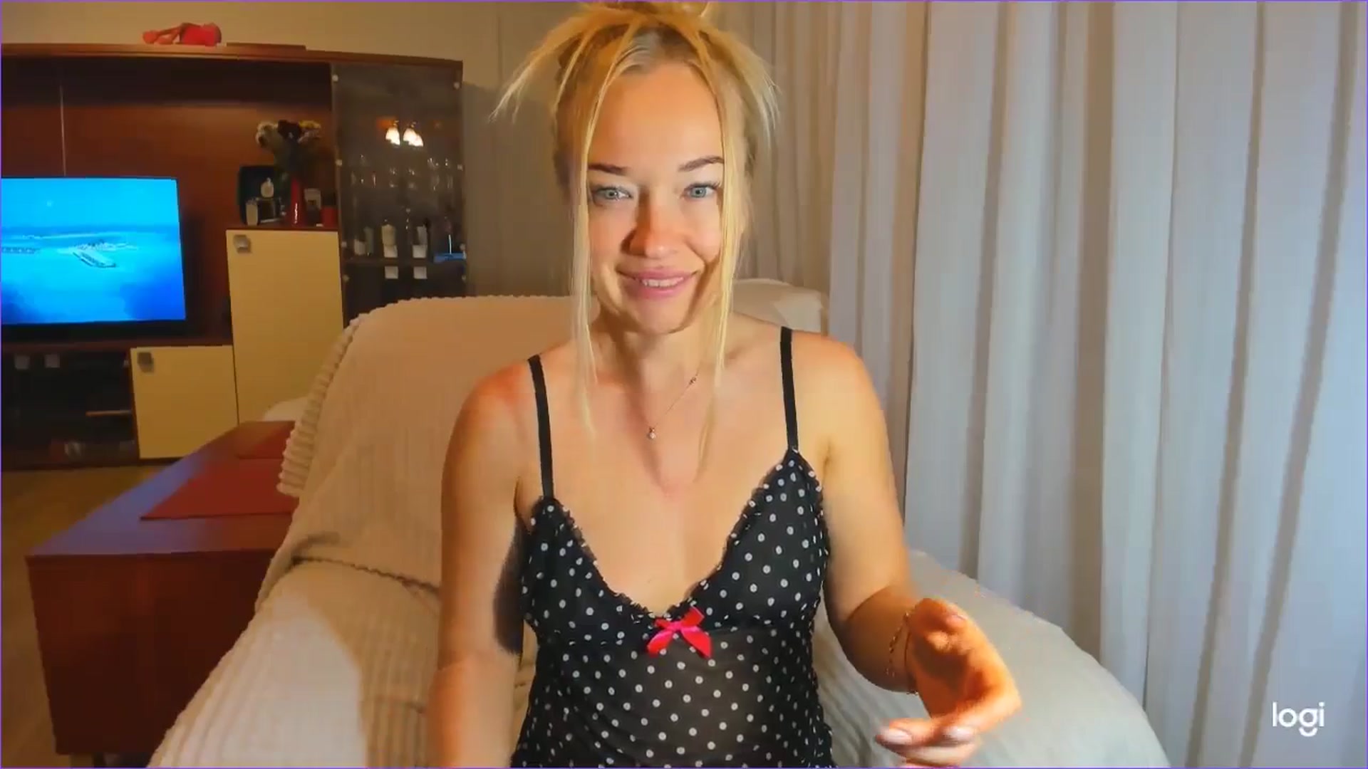 Gallery image thumbnail from FlamingoDream's myfreecams stream on, 10/02/2024, 03:52 image 5 of 20