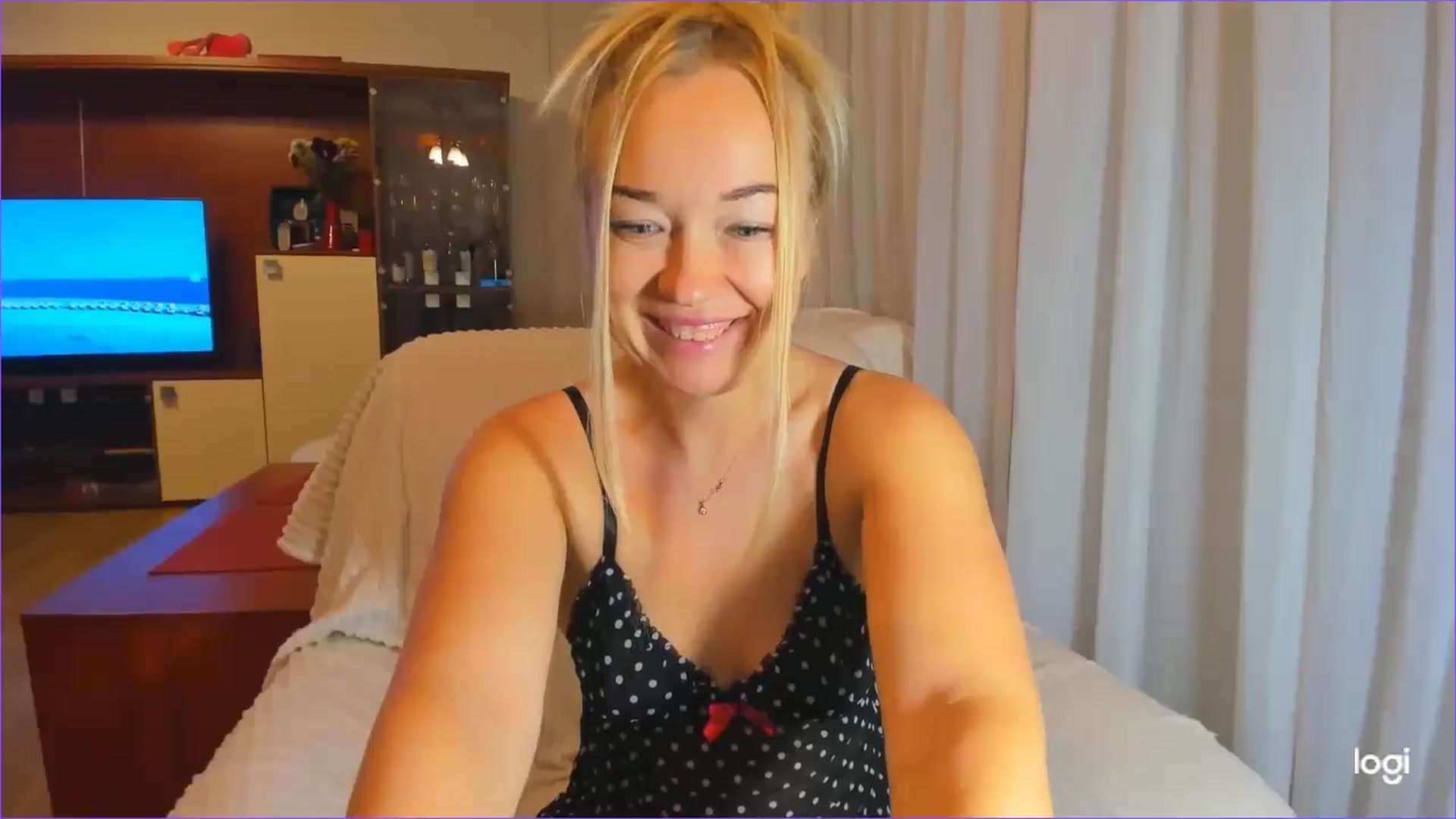 Gallery image thumbnail from FlamingoDream's myfreecams stream on, 10/02/2024, 03:52 image 9 of 20