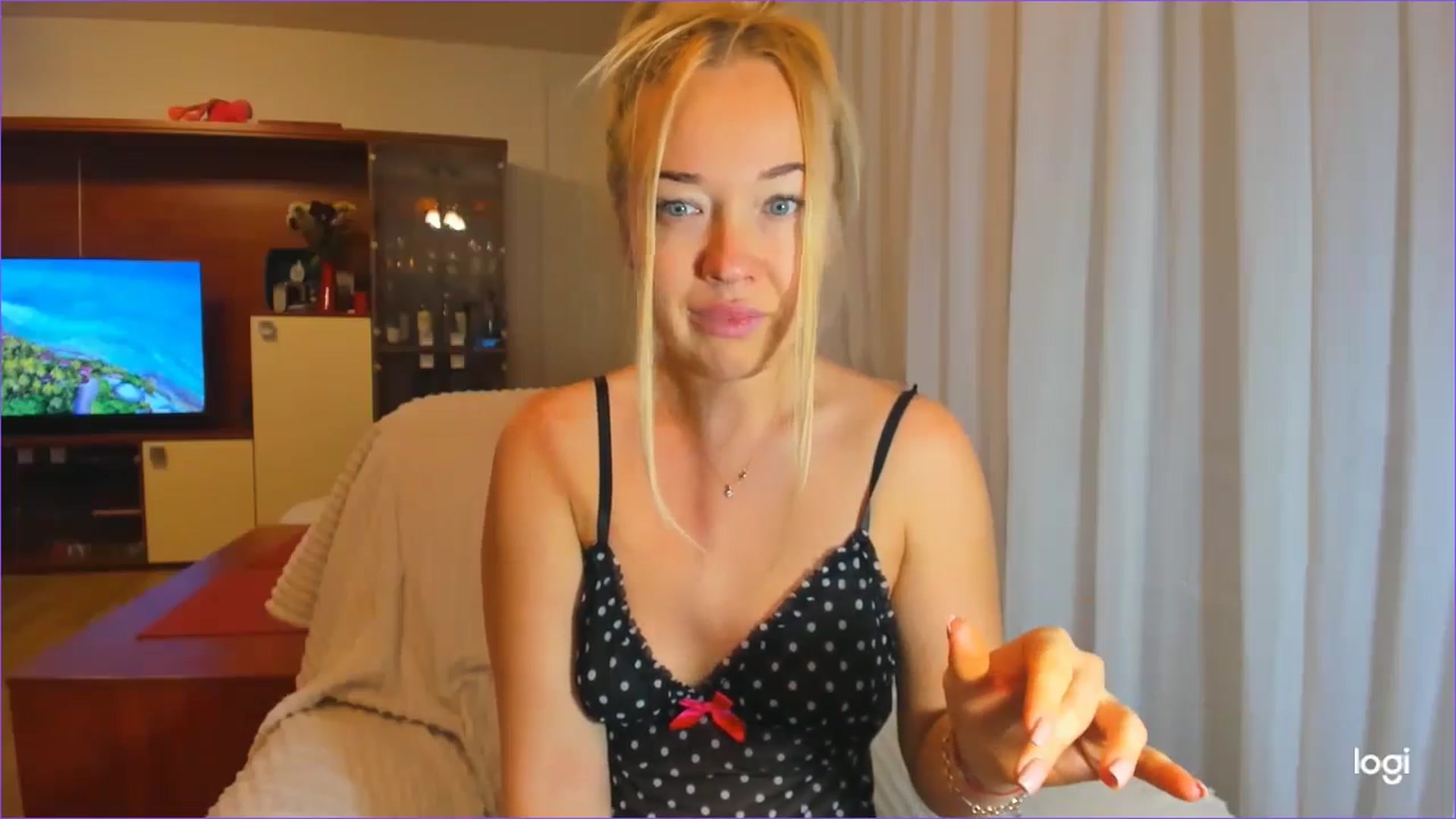 Gallery image thumbnail from FlamingoDream's myfreecams stream on, 10/02/2024, 03:52 image 10 of 20
