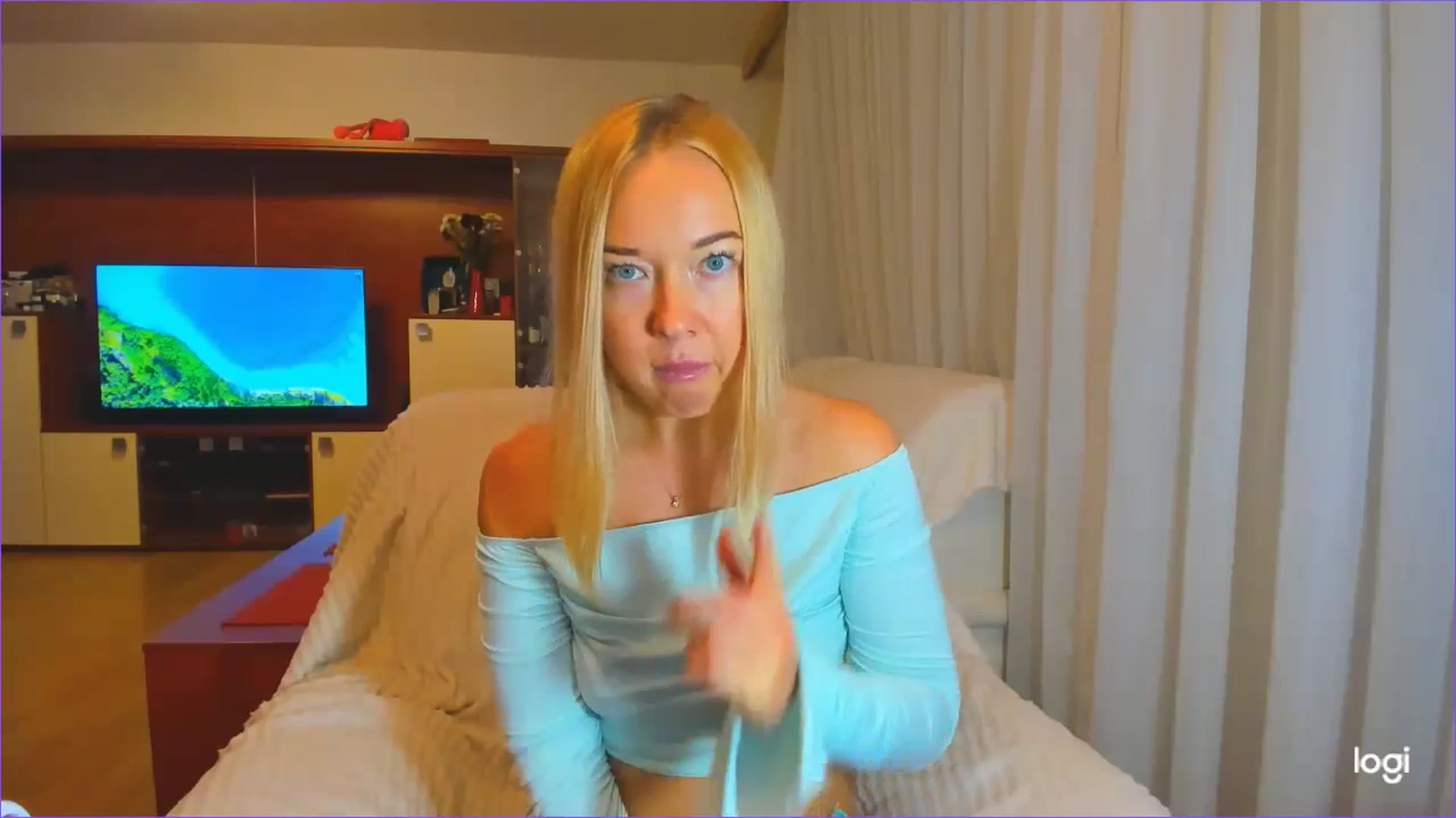 Gallery image thumbnail from FlamingoDream's myfreecams stream on, 10/02/2024, 23:55 image 10 of 20