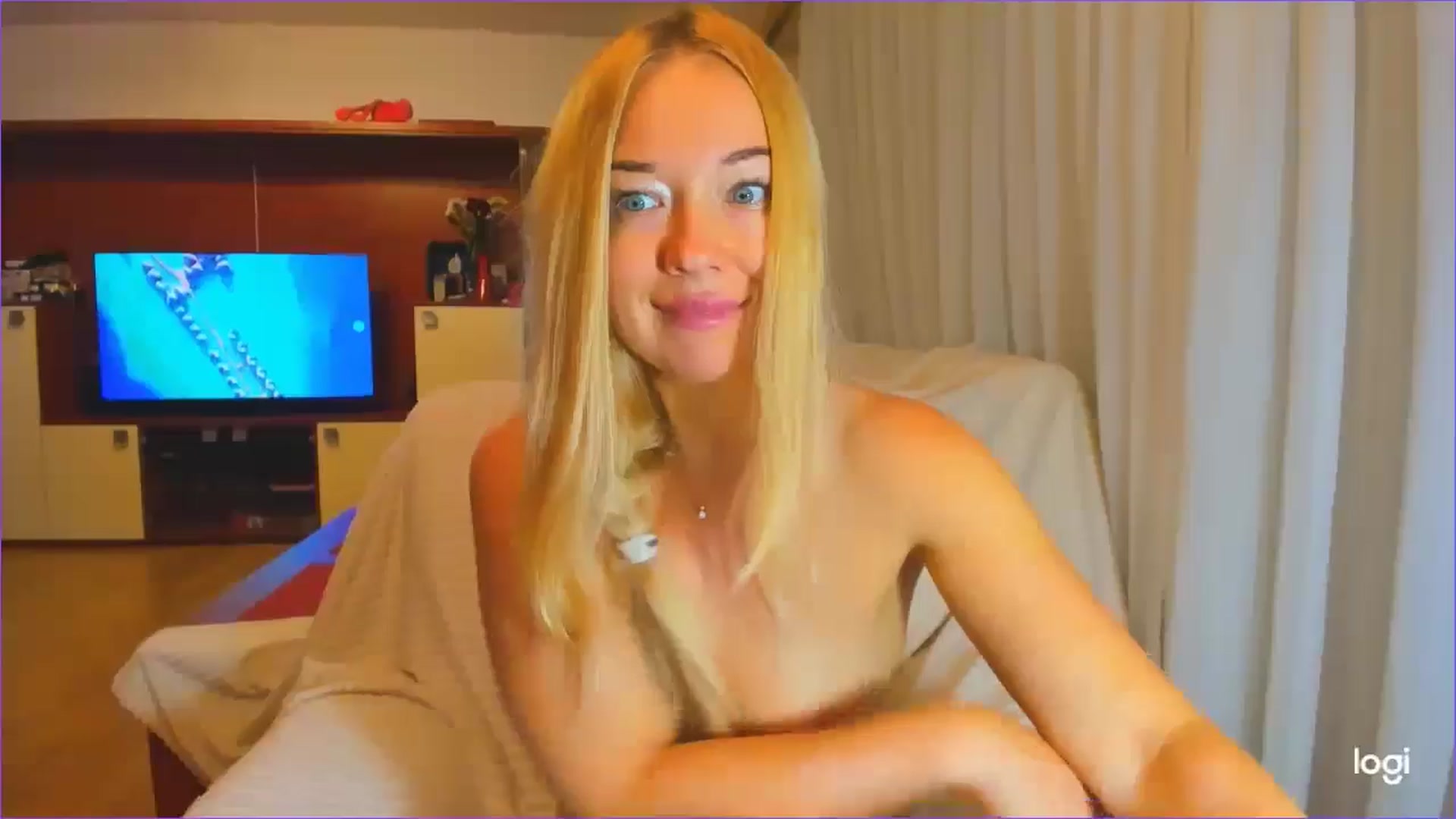 Gallery image thumbnail from FlamingoDream's myfreecams stream on, 10/03/2024, 01:46 image 10 of 20