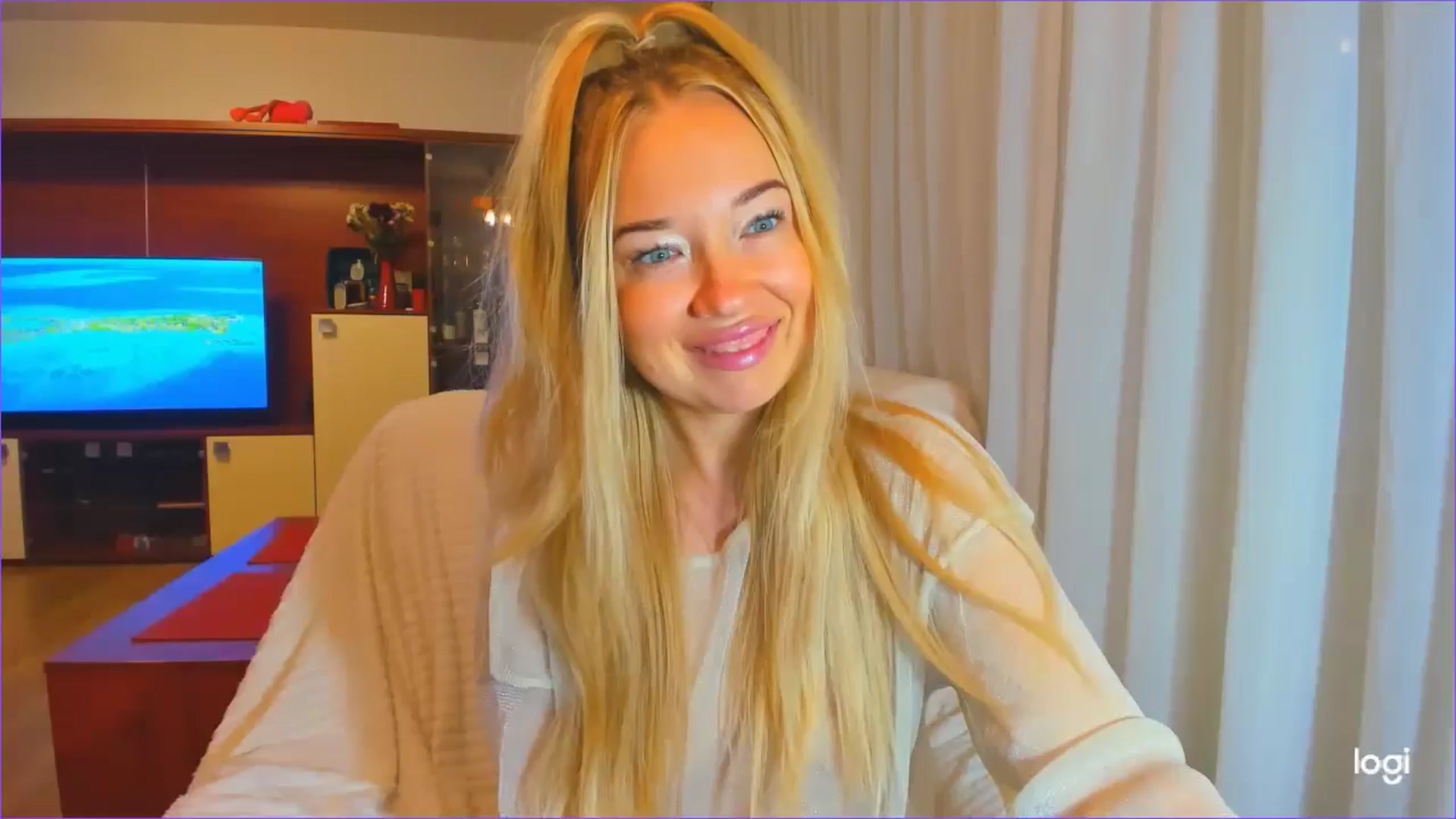 Gallery image thumbnail from FlamingoDream's myfreecams stream on, 10/03/2024, 23:12 image 10 of 20