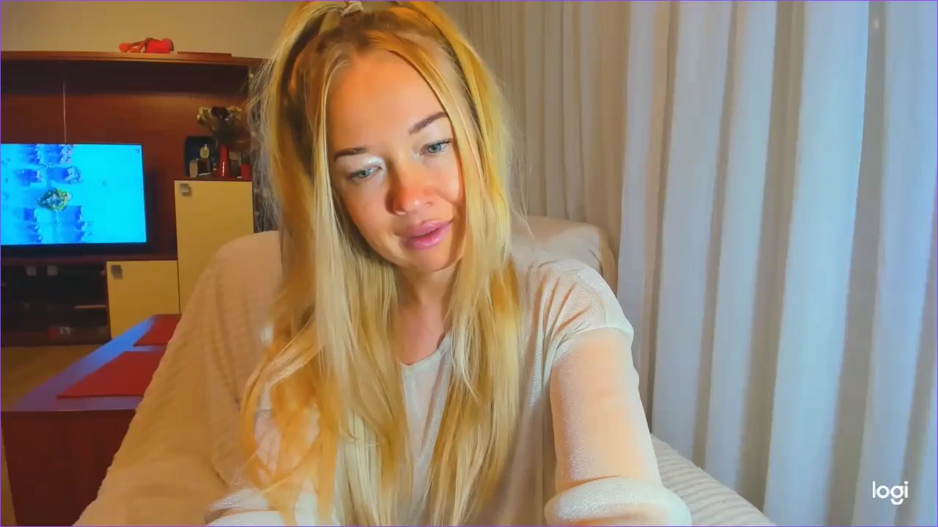 Gallery image thumbnail from FlamingoDream's myfreecams stream on, 10/03/2024, 23:12 image 18 of 20