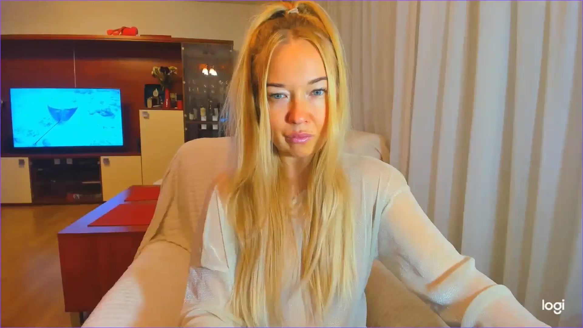 Gallery image thumbnail from FlamingoDream's myfreecams stream on, 10/03/2024, 23:12 image 5 of 20
