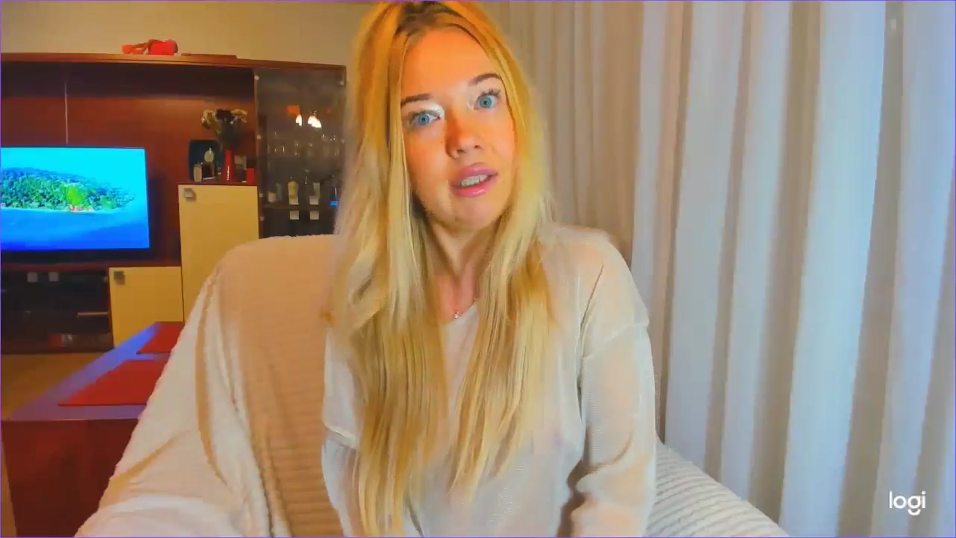 Gallery image thumbnail from FlamingoDream's myfreecams stream on, 10/03/2024, 23:12 image 15 of 20