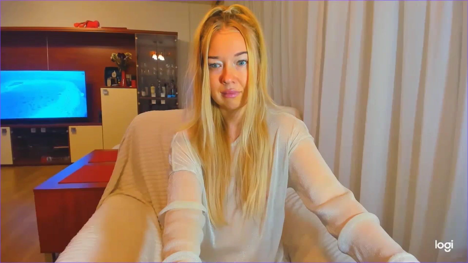 Gallery image thumbnail from FlamingoDream's myfreecams stream on, 10/03/2024, 23:12 image 6 of 20