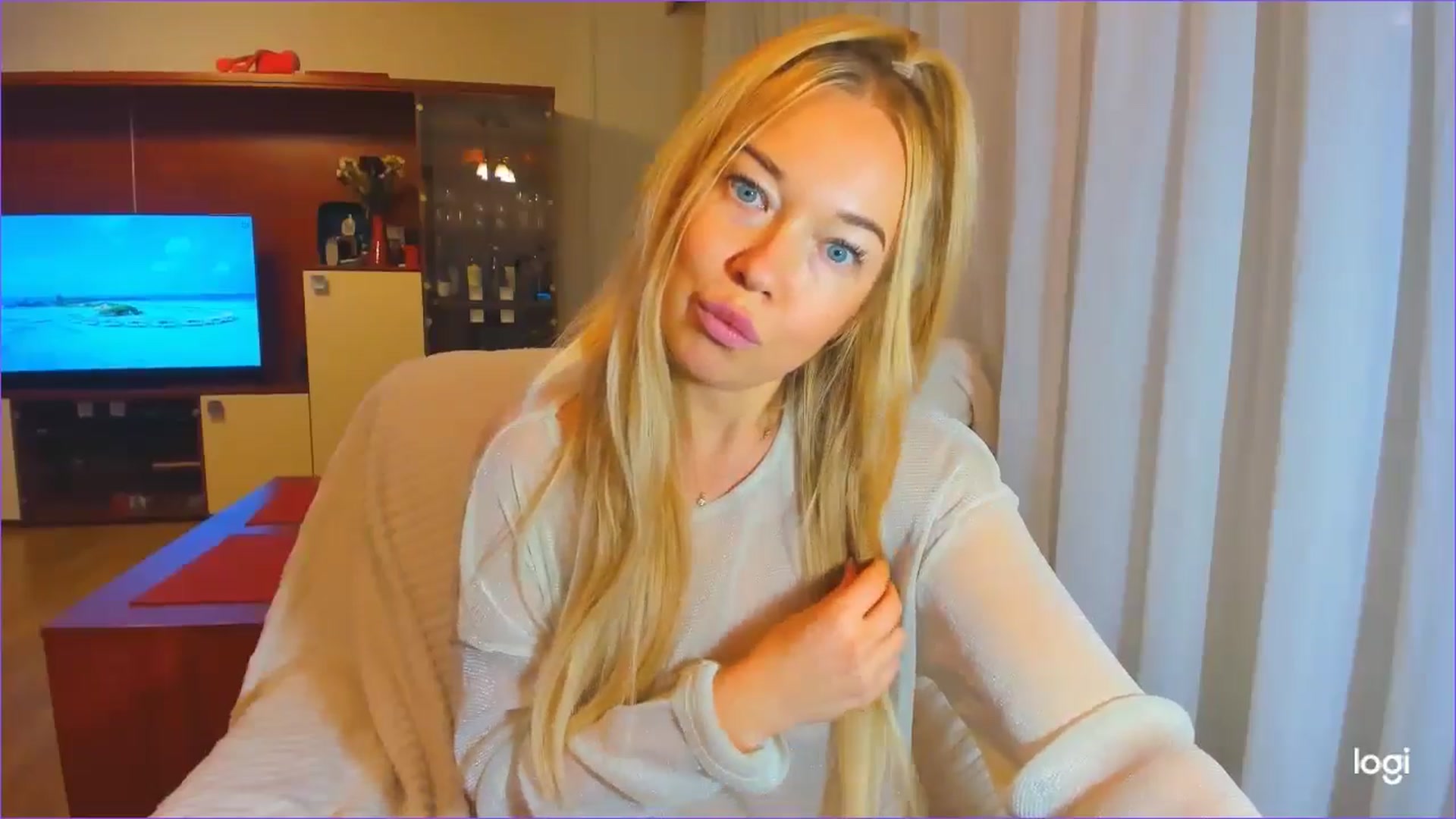 Gallery image thumbnail from FlamingoDream's myfreecams stream on, 10/04/2024, 03:41 image 11 of 20